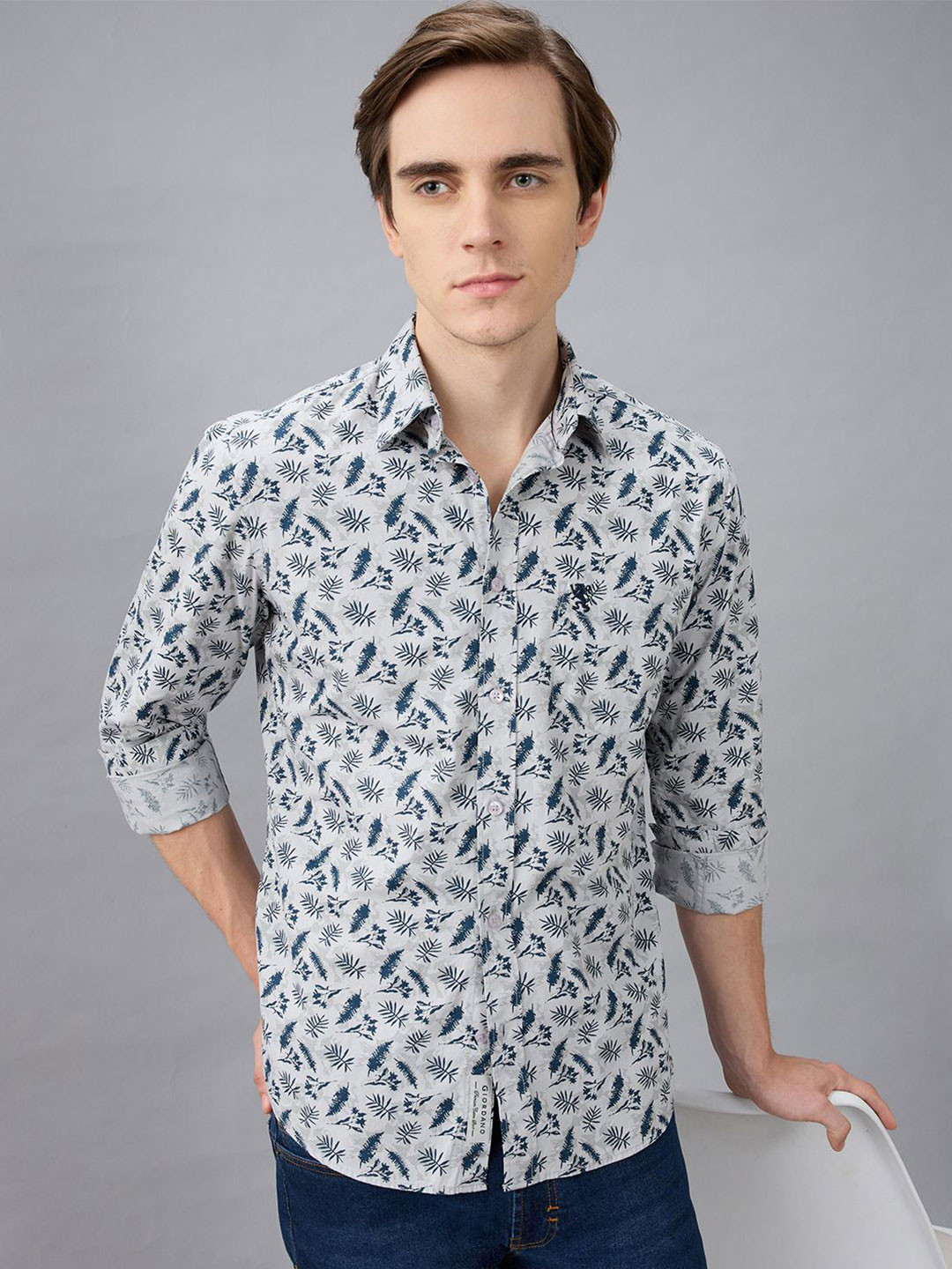 GIORDANO Floral Printed Spread Collar Slim Fit Shirt