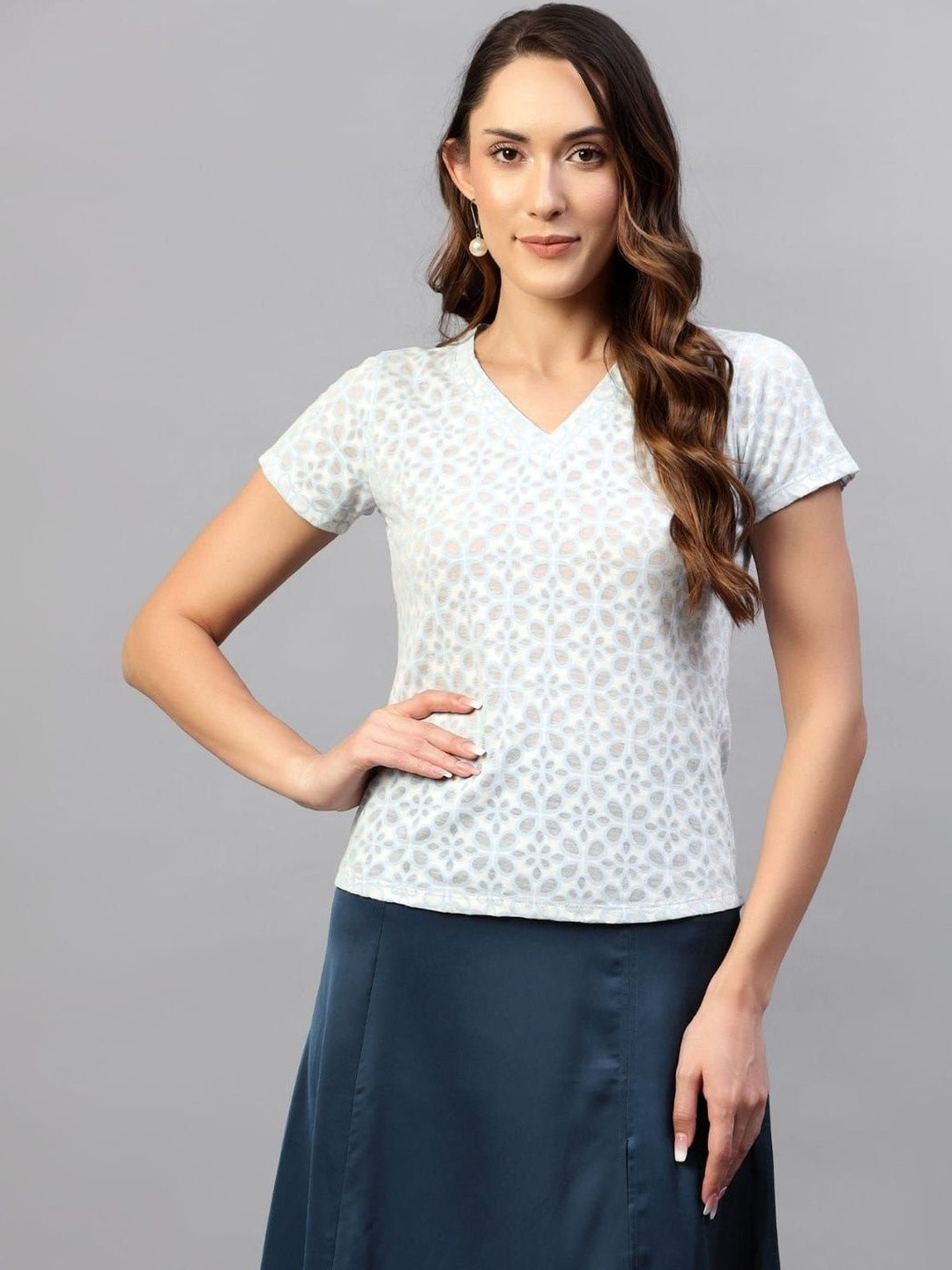 K Y W Women Geometric Printed V-Neck Top