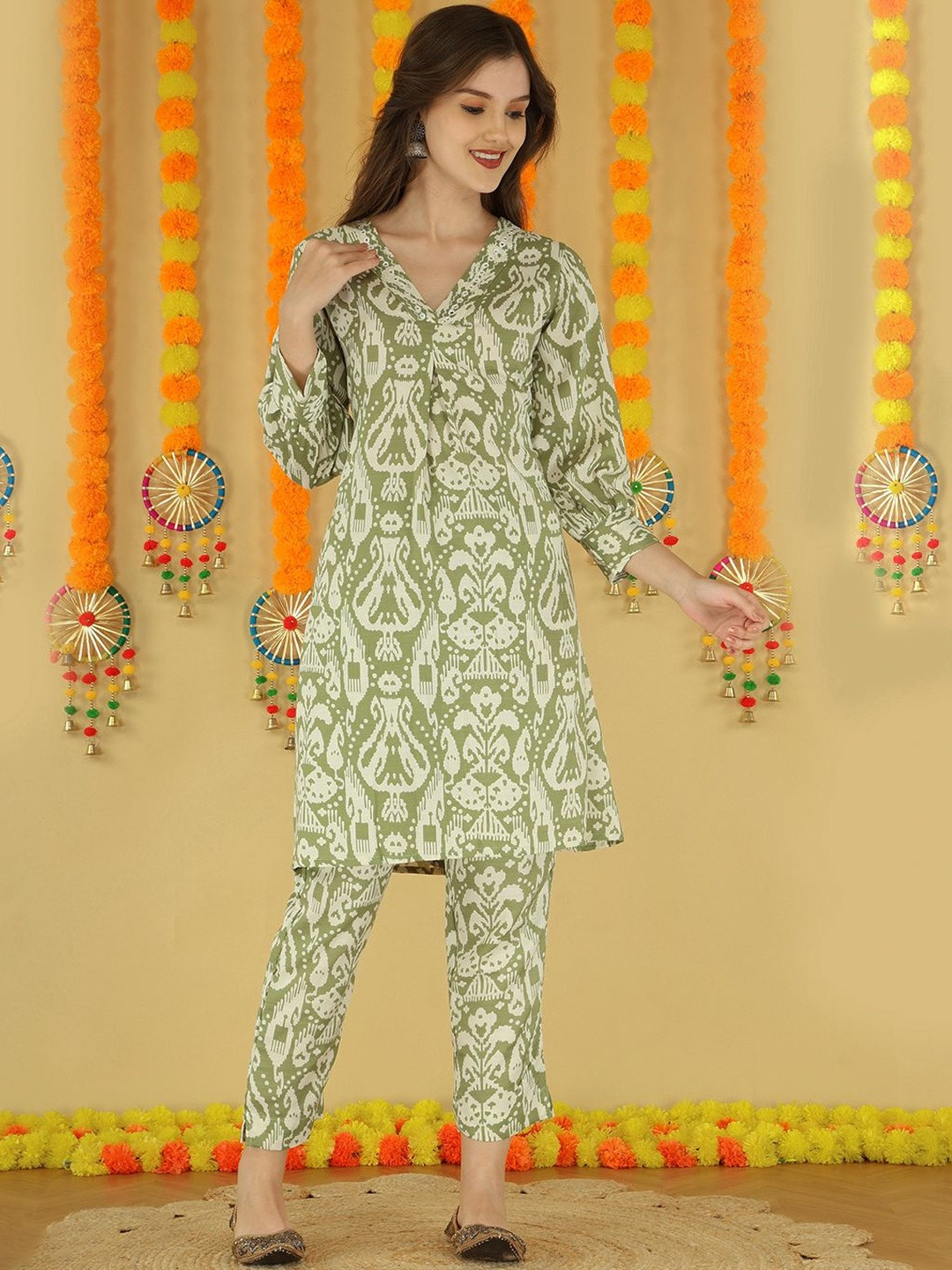 Anouk Women Ethnic Motifs Screen Print V-Neck Cotton Slub Tunic with Trousers Co-Ords