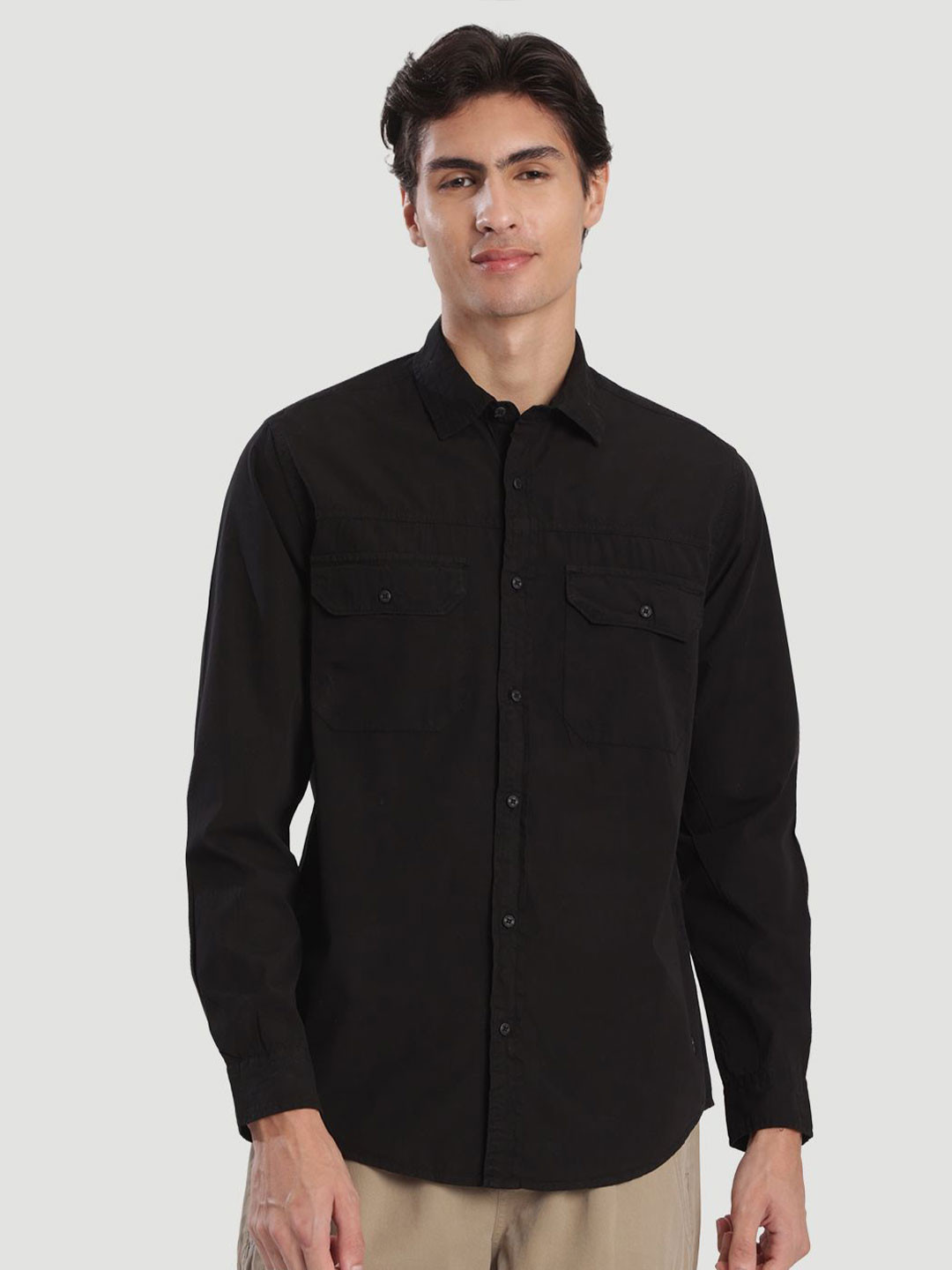 Bene Kleed Men Black Spread Collar Regular Fit Double Pocket Cotton Casual Shirt