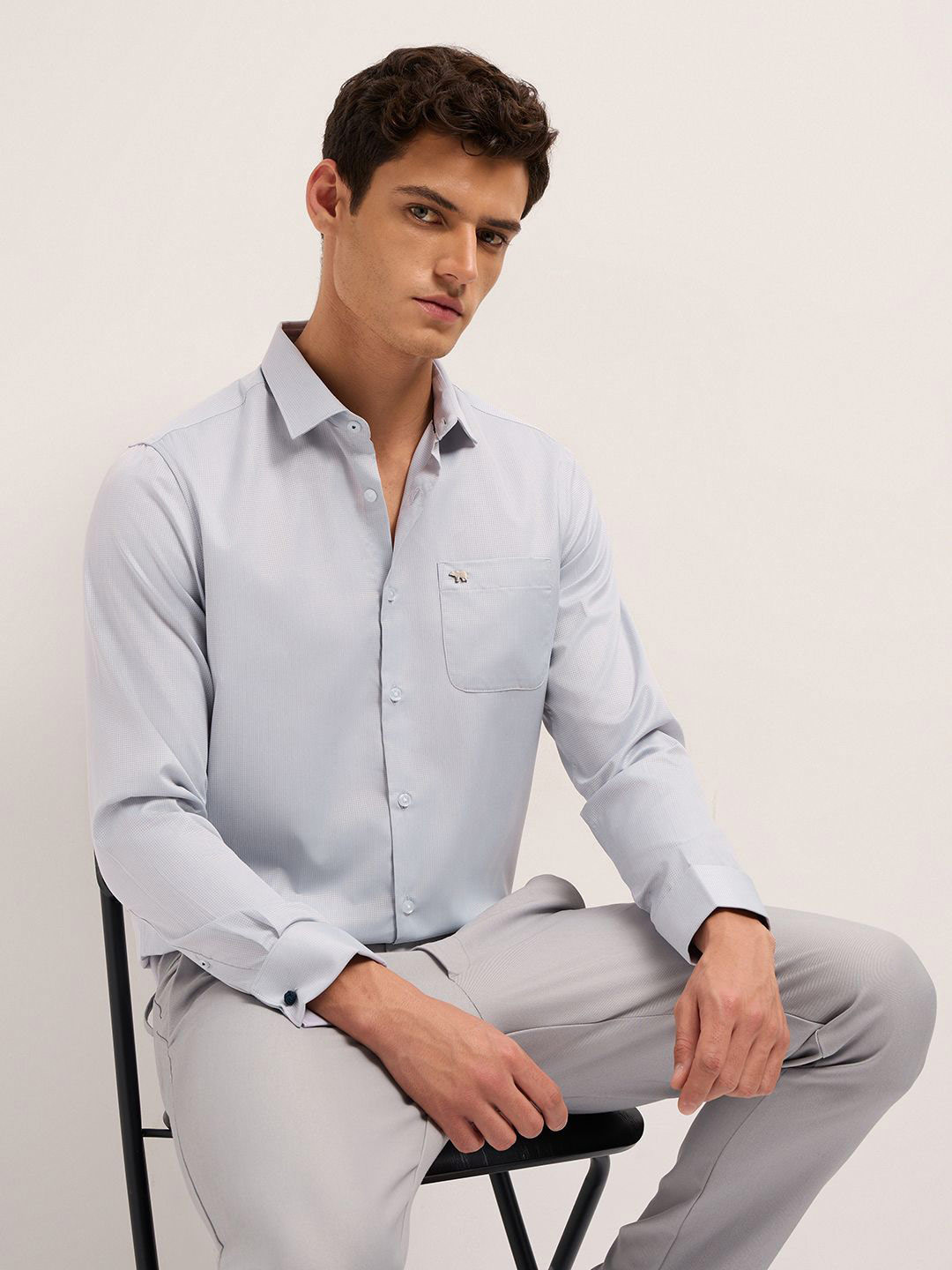 THE BEAR HOUSE Men Solid Tailored Fit Shirts