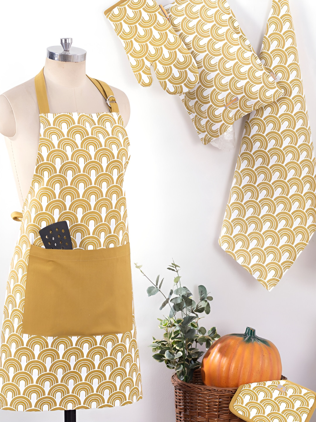 MASPAR Yellow 5 Pieces Geometric Printed Apron & Oven Mitts Kitchen Linen Set