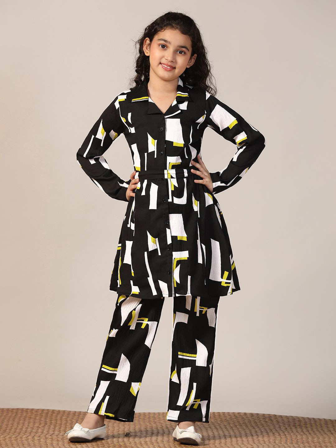 FASHION DREAM Girls Printed Panelled Clothing Set