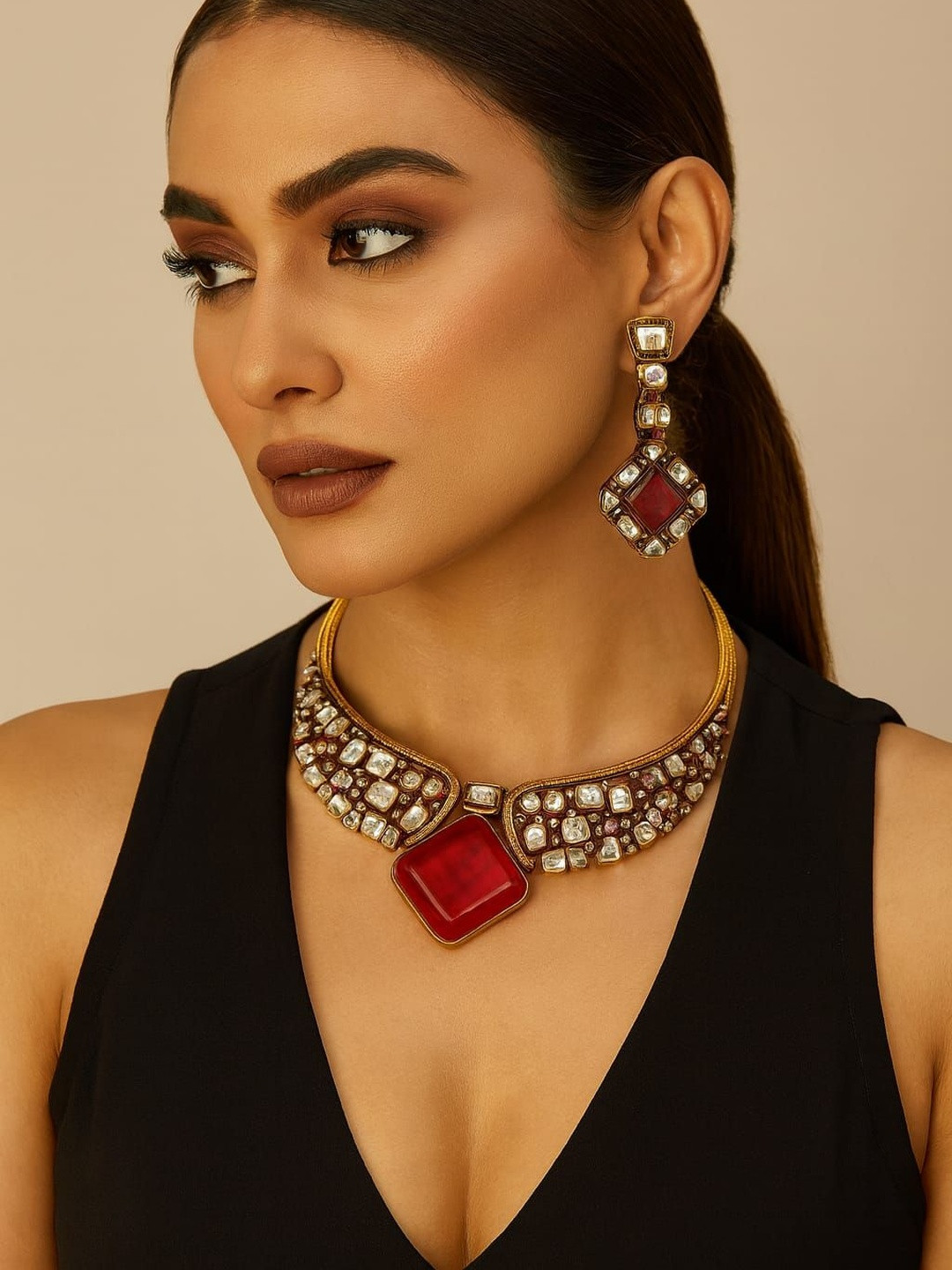 VANSHIKA JEWELS Women Kundan With Doublet Stone Hasli Jewellery Set