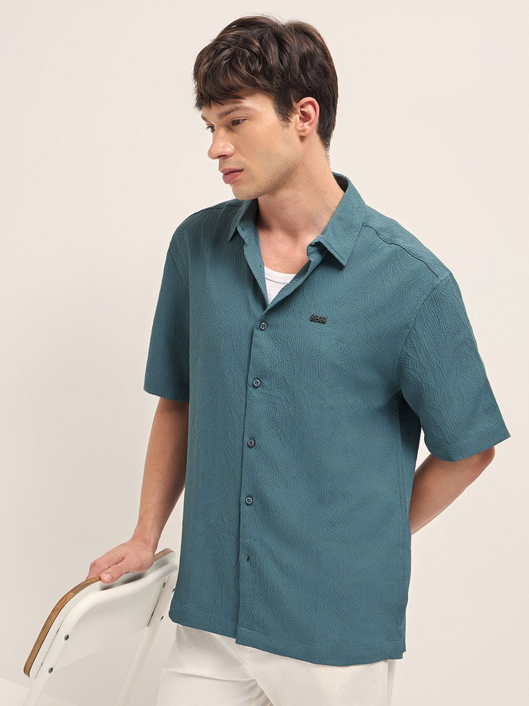 THE BEAR HOUSE Men Textured Spread Collar Casual Shirt