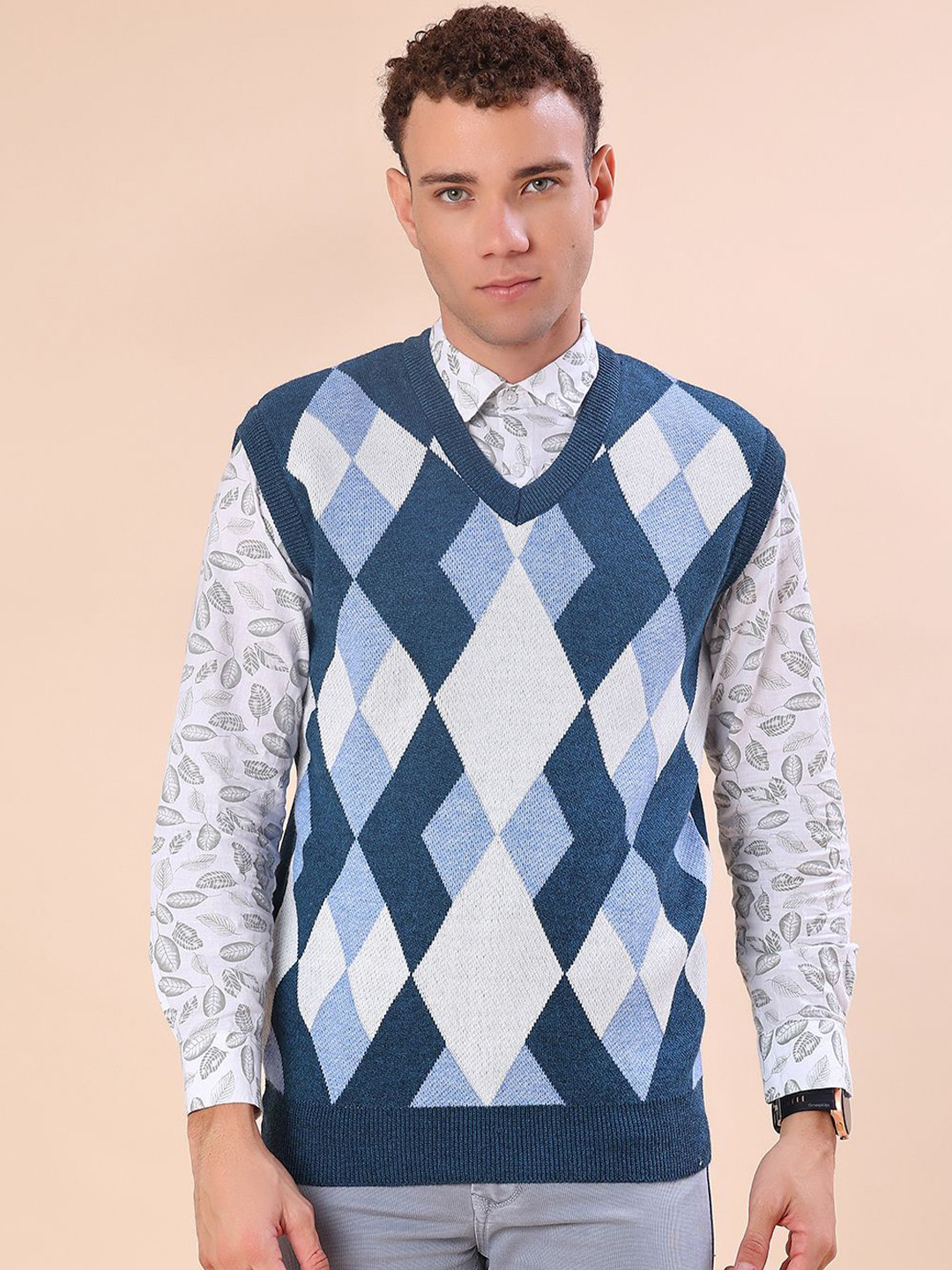 V-Mart Men Geometric Printed V-Neck Sweater Vest