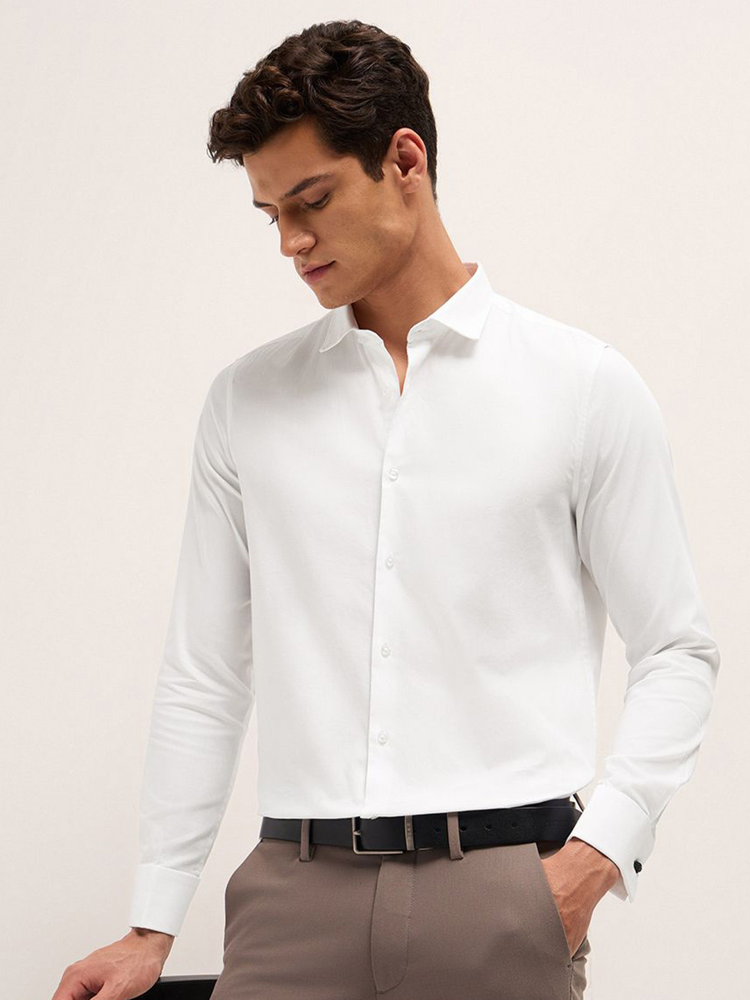 THE BEAR HOUSE Men Solid Cotton Tailored Fit Shirts