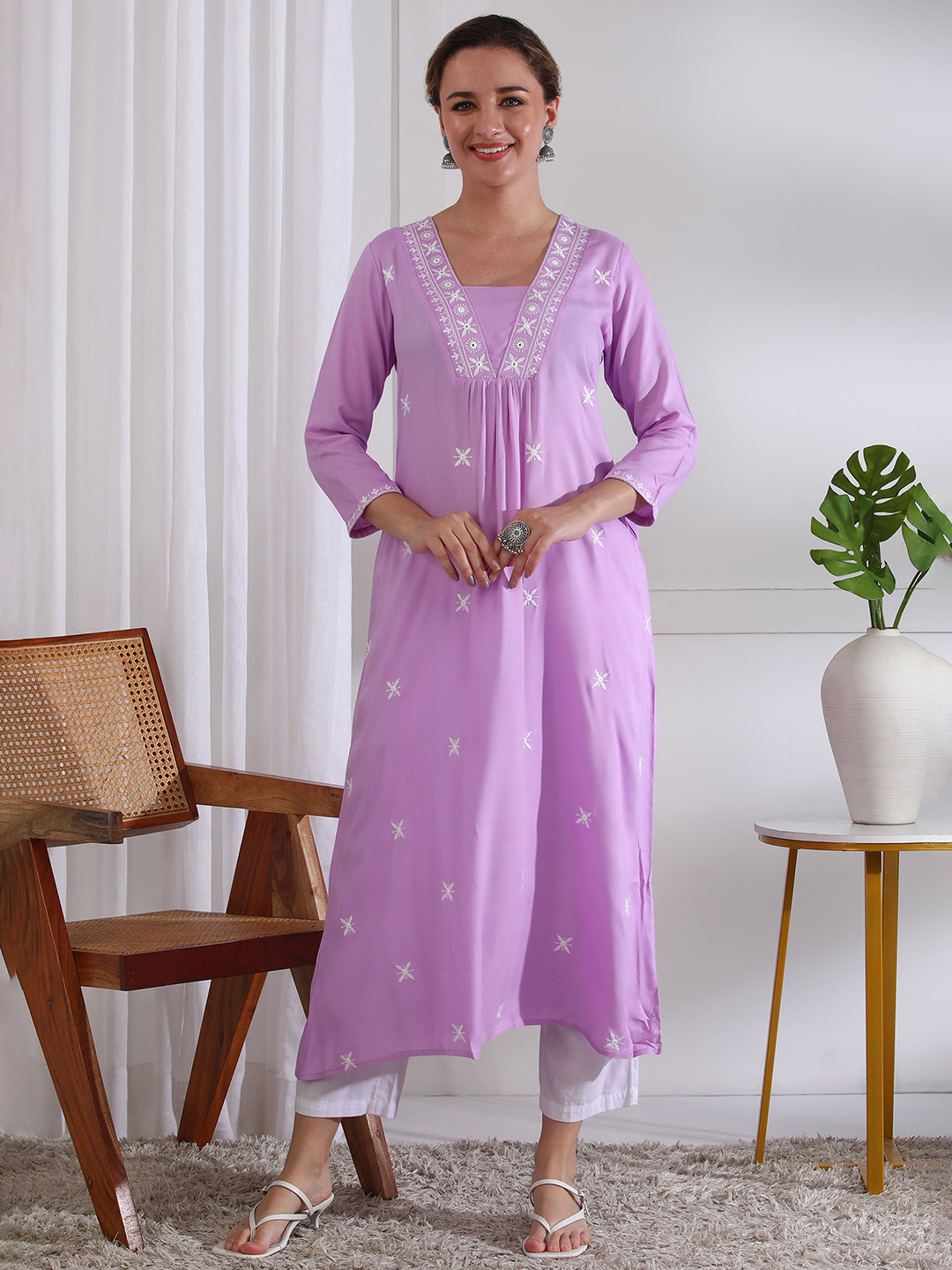 ANANDITA Women Embroidered Thread Work Kurta