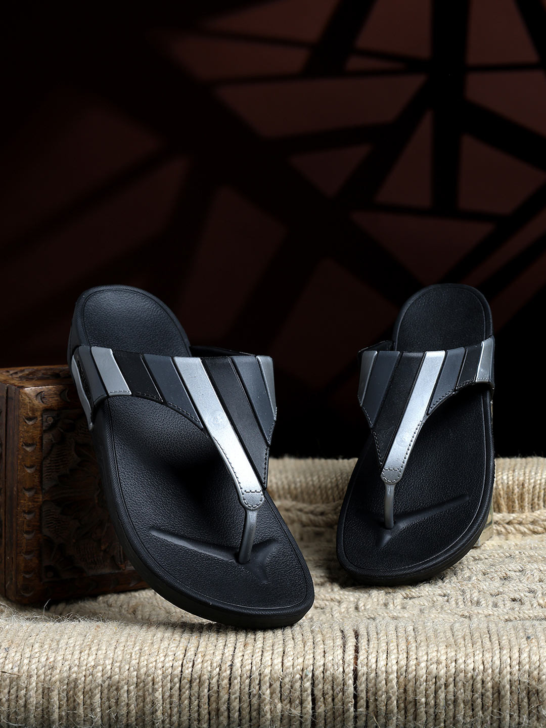 FLITE Women Striped T-Strap Flip Flops