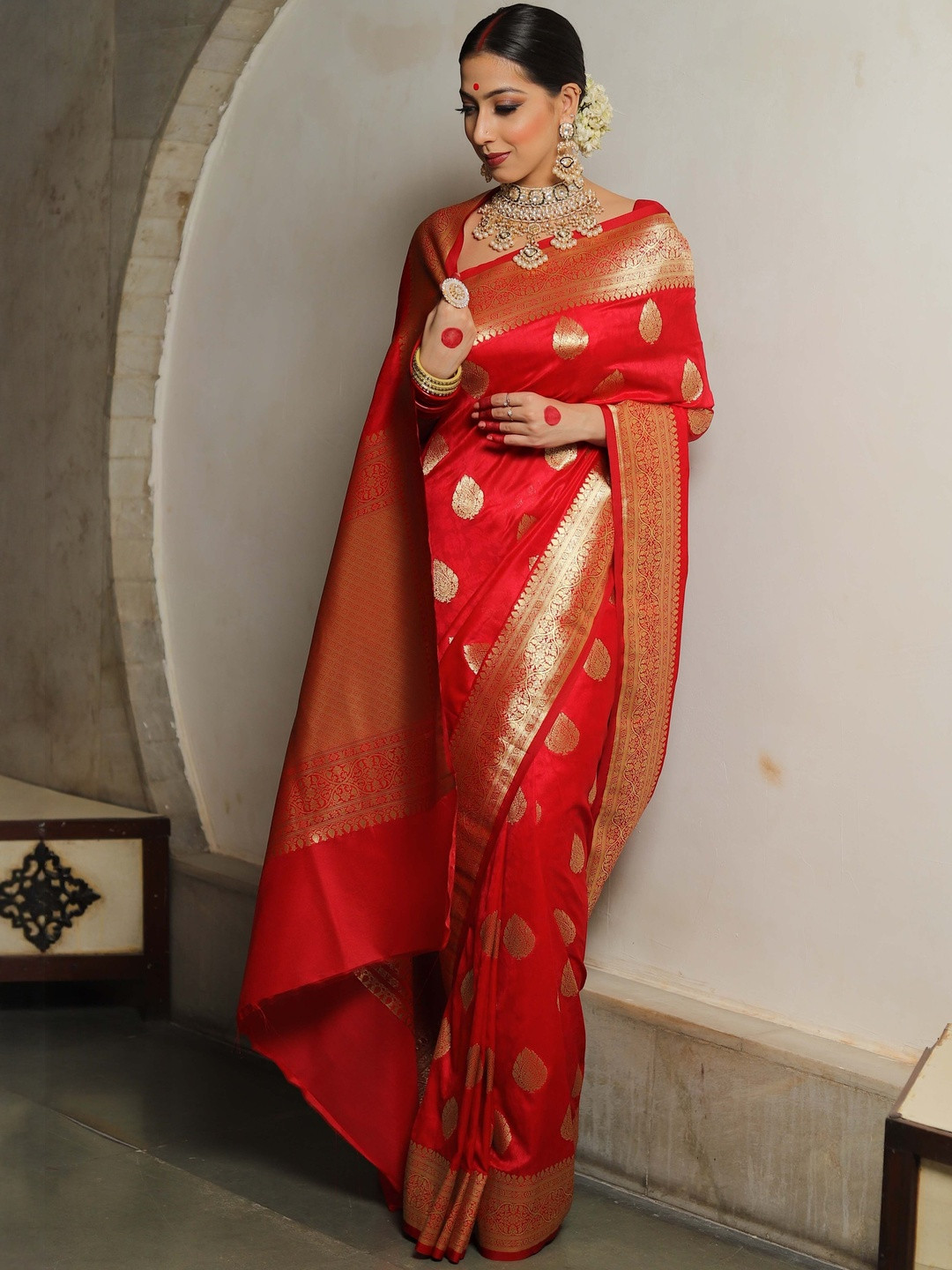 Snofi Creation Women Woven Design Zari Kanjeevaram Saree