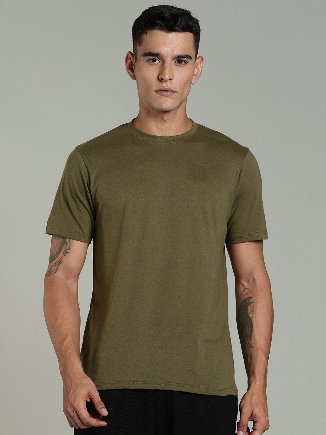 OUTLAWS Men Solid Round Neck Cotton T-shirt
