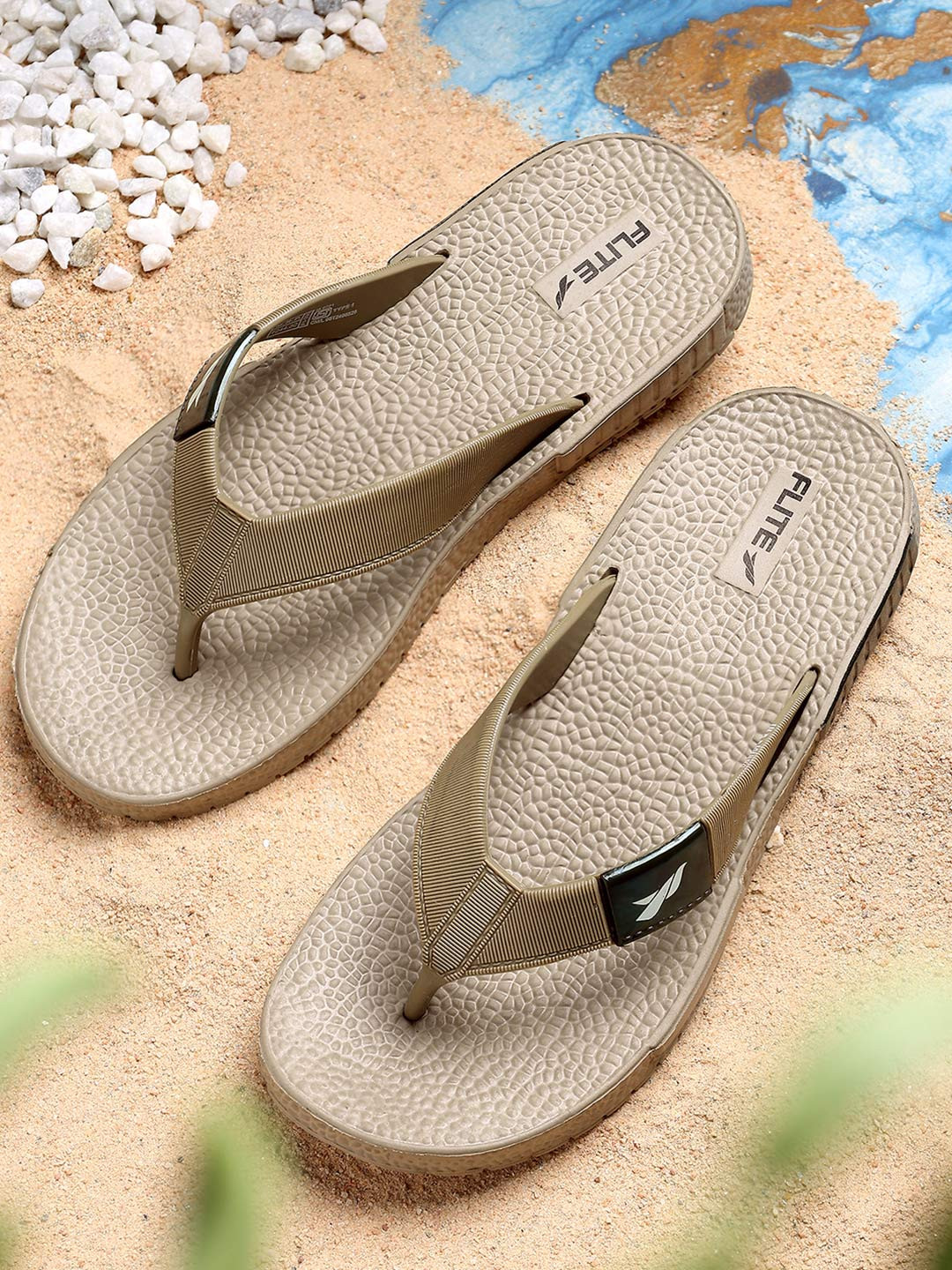 FLITE Men Textured T-Strap Flip Flops