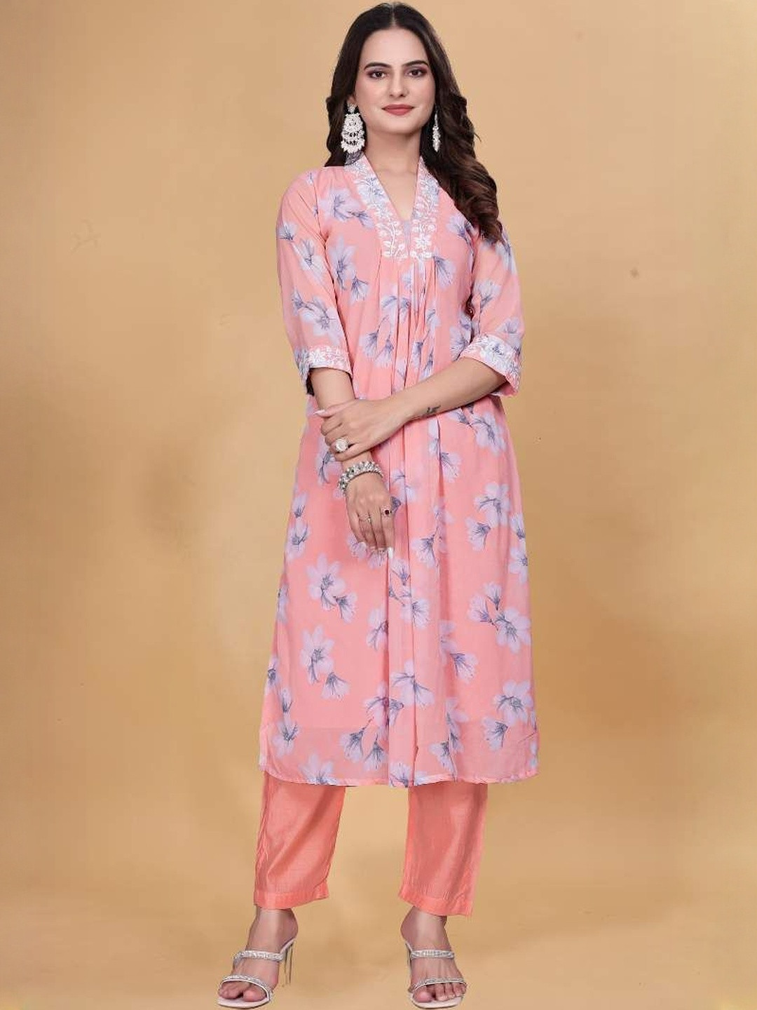 Zanies Women Floral Printed Pleated Kurta with Trousers