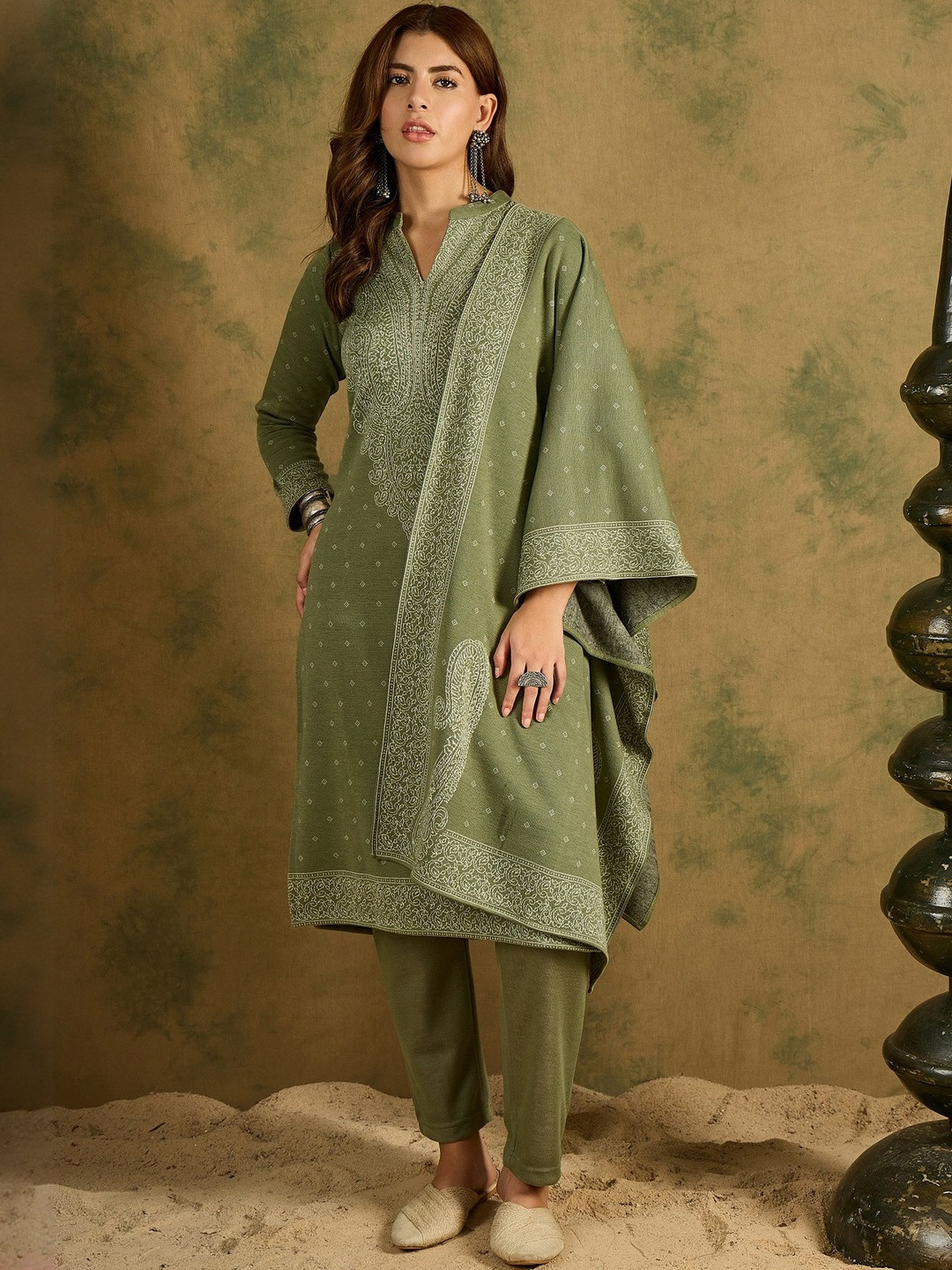 HK colours of fashion Woven Design Mandarin Collar Jacquard Kurta With Trousers & Dupatta
