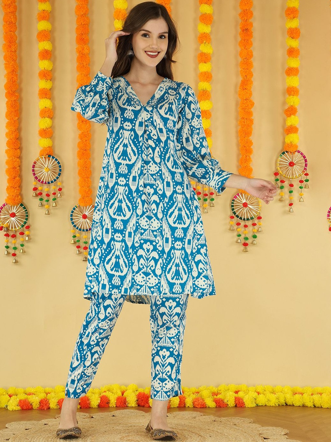 Anouk Women Ethnic Motifs Screen Print V-Neck Cotton Slub Tunic & Trousers Co-Ords