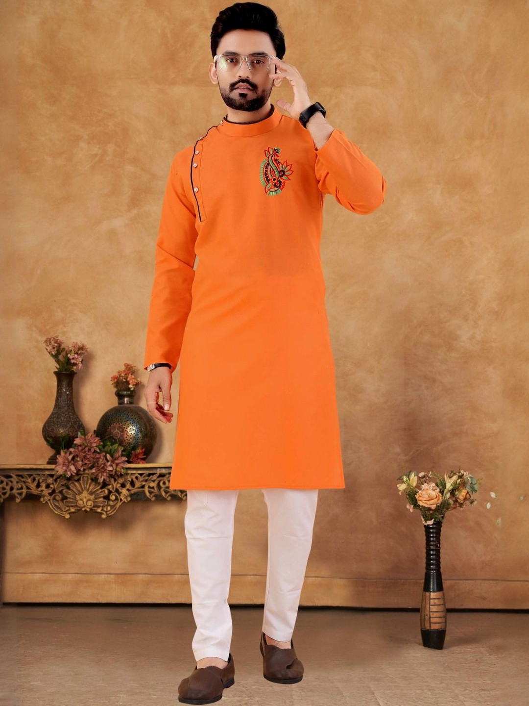 Qunity Men Ethnic Motifs Embroidered Cotton Kurta with Pyjamas