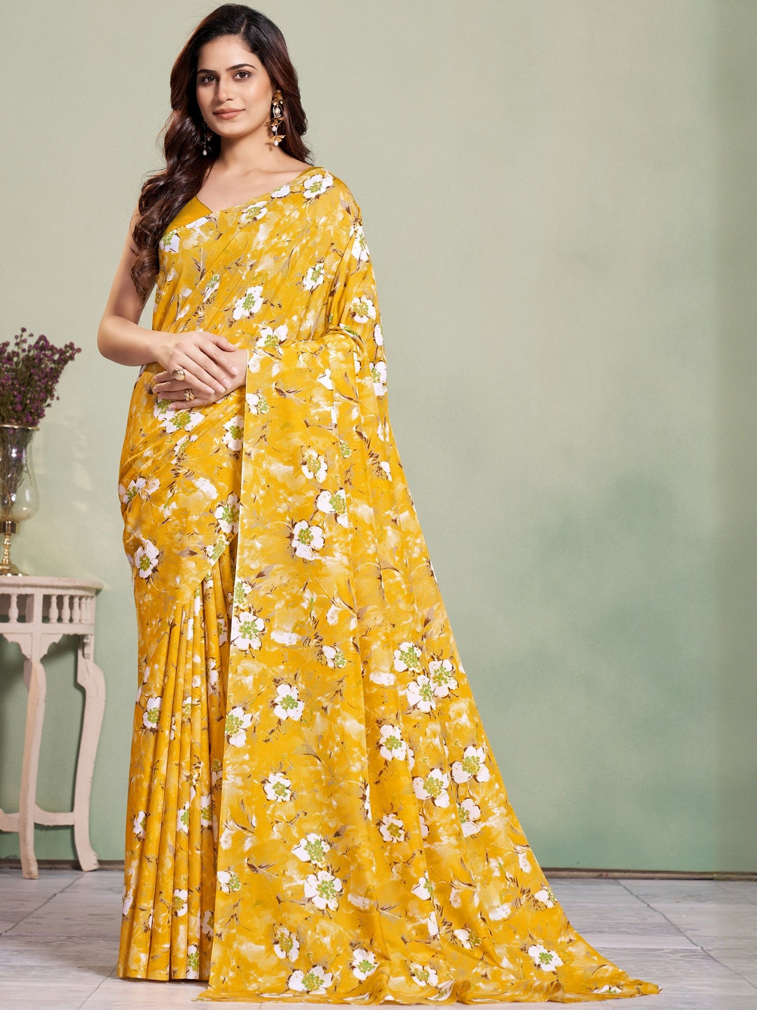Garden Vareli Women Floral Printed Saree