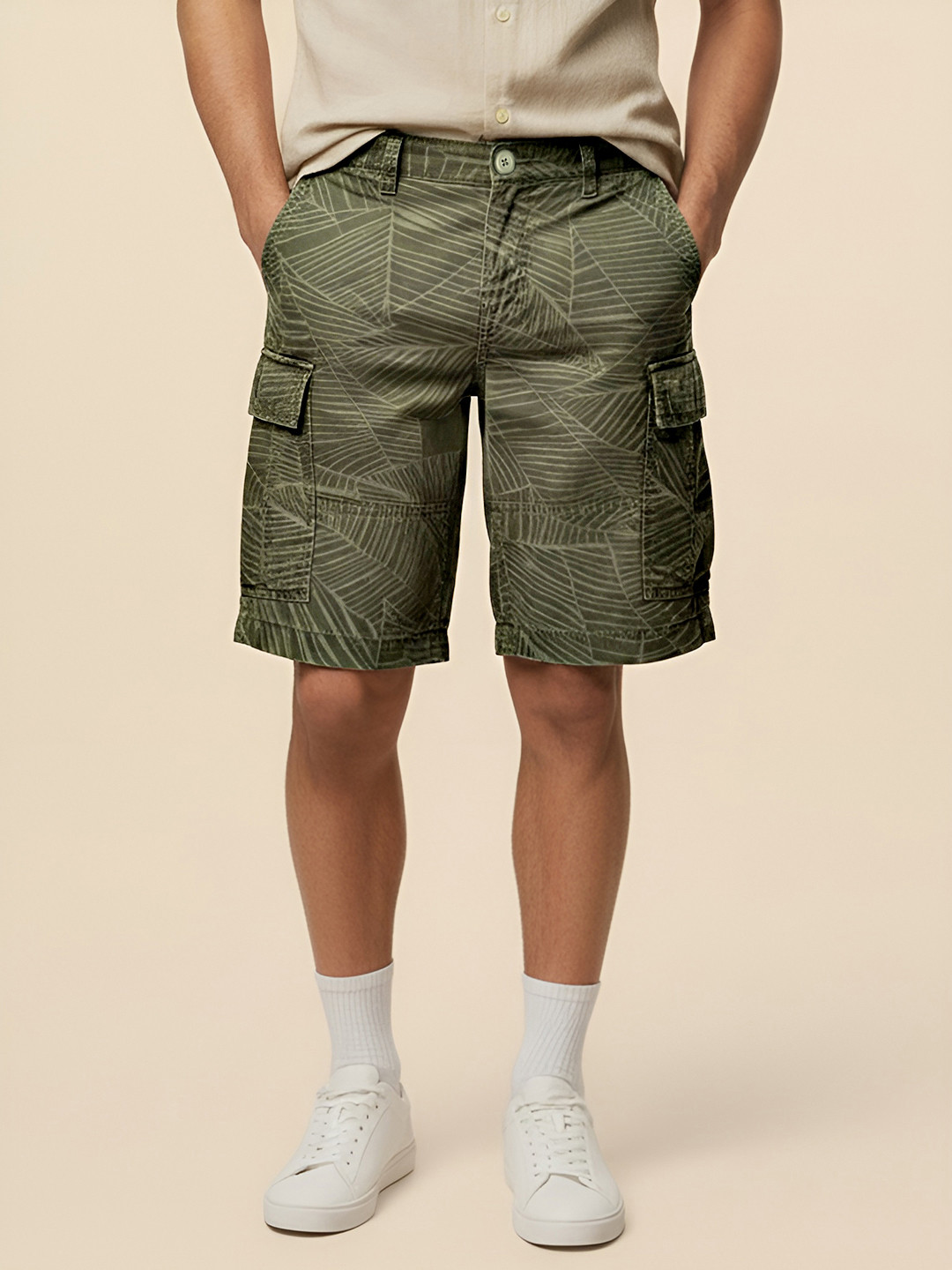 United Colors of Benetton Men Geometric Printed Cargo Shorts