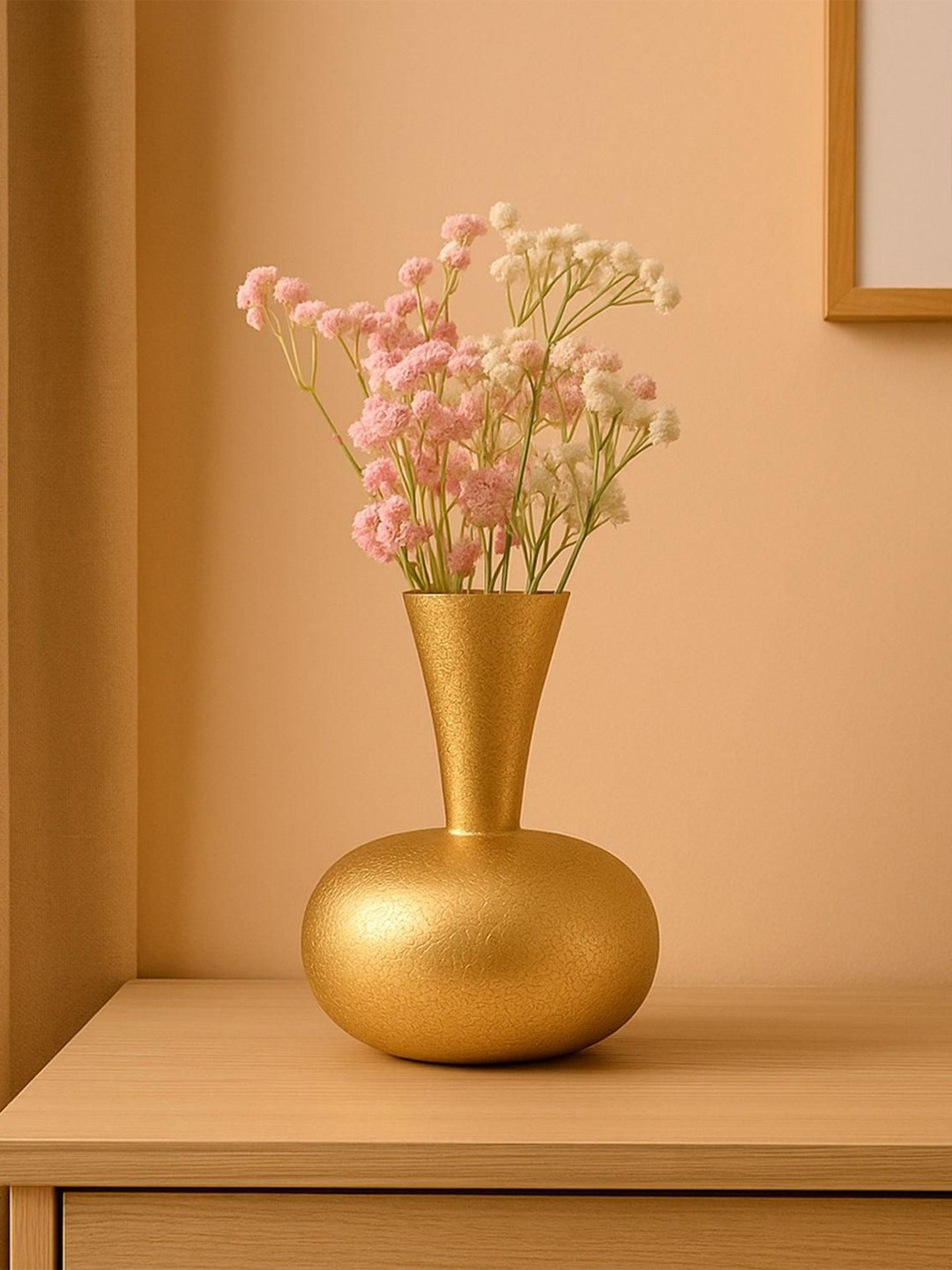 MARKET99 VON CASA Gold Toned Crackled-Patterned Surahi-Shaped Metal Flower Vase