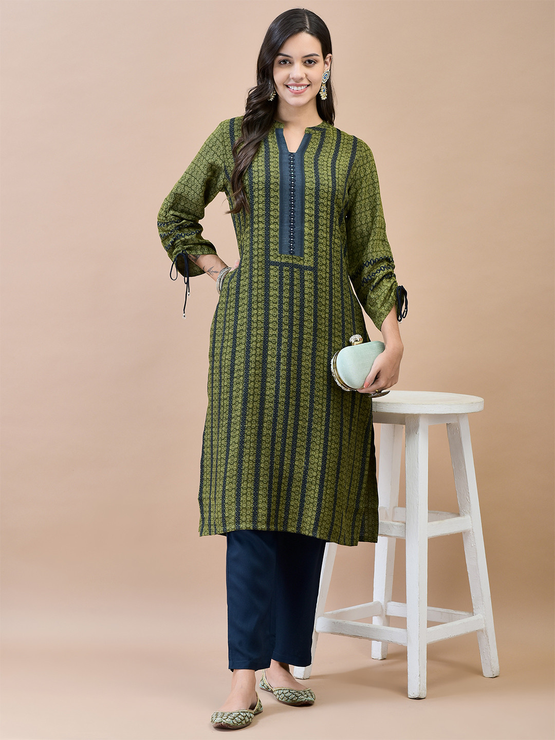 Shree Geometric Printed Mandarin Collar Ruched Sleeves Straight Kurta
