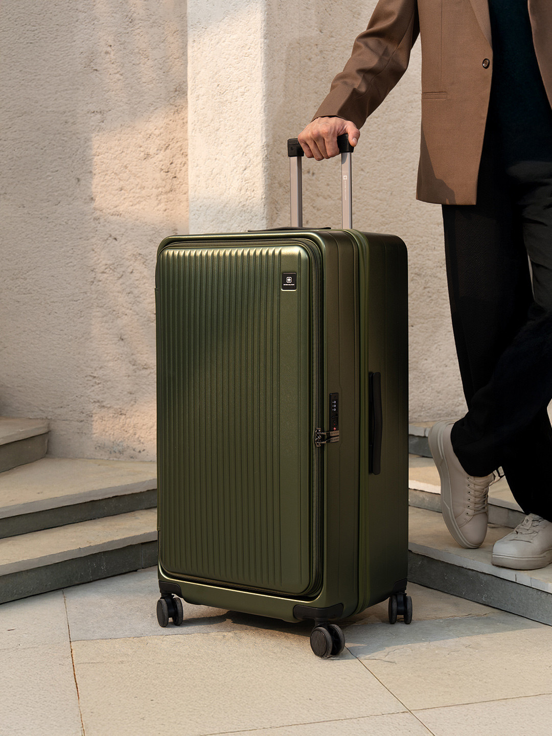 SWISS MILITARY Jade Hard Textured Hard Sided Large Trolley Bags