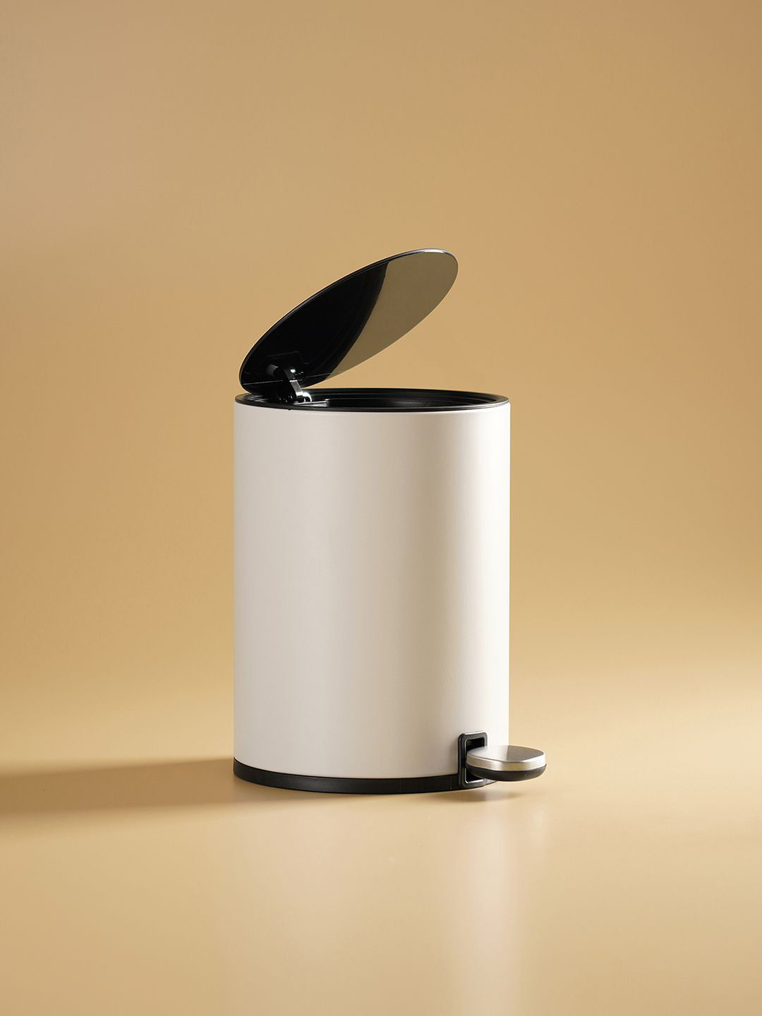 Pure Home and Living Of-White & Black Round Pedal Waste Bin With Lid