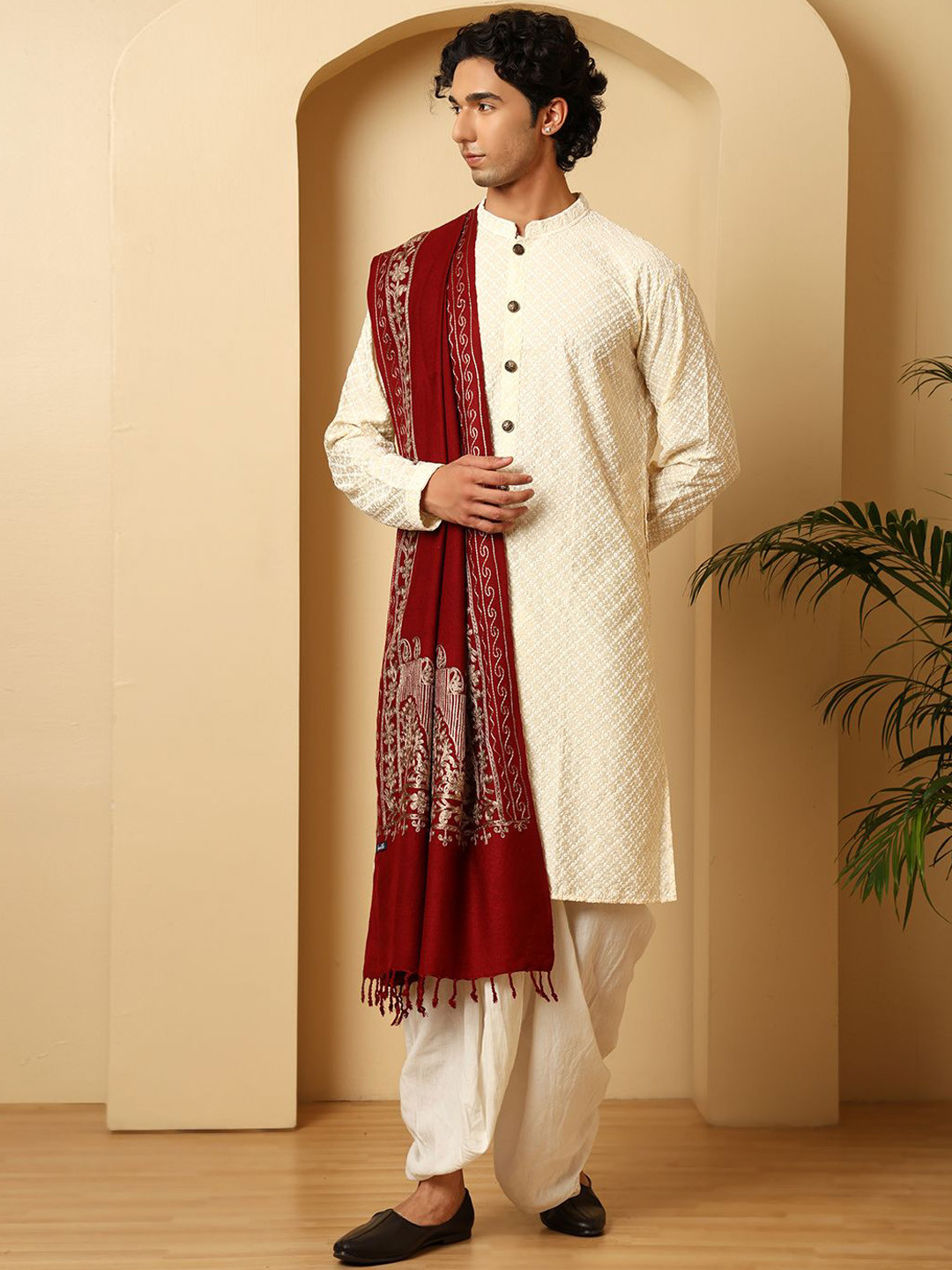 Tweedle Men Woven Design Kashmiri Aari Embroidered Woolen Shawl