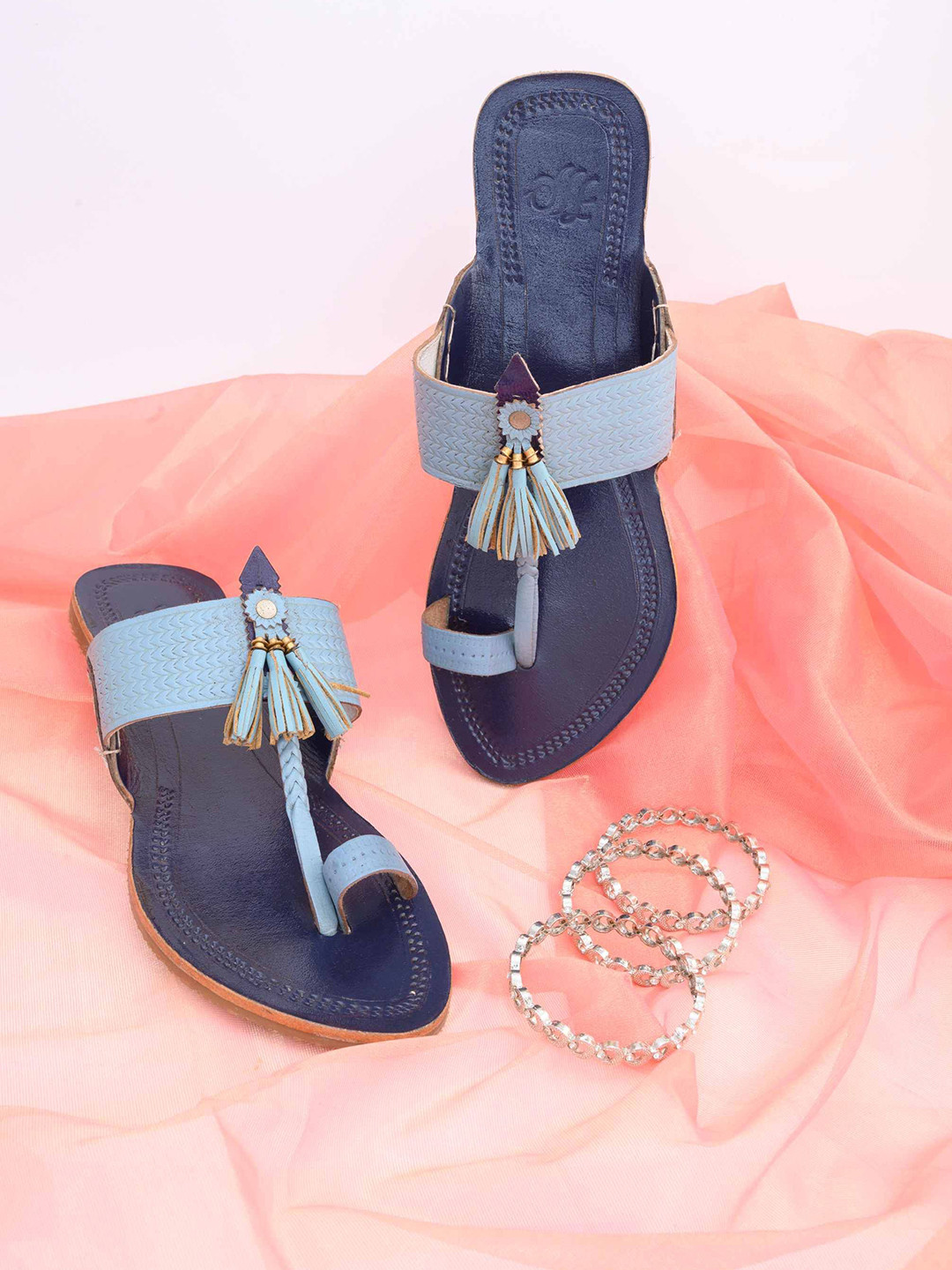 House of Pataudi Neerja Women Leather Textued Dual-Tone Open Toe Kolhapuri Flats