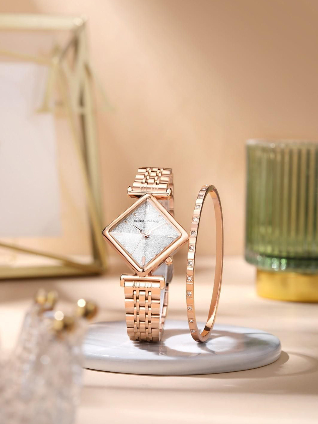 GIORDANO Women Rose Gold Diamond-Shaped Analog Watch With Bracelet