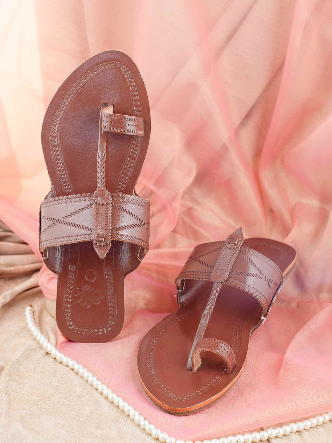 House of Pataudi Ember Women Textured Leather One Toe Kolhapuri Flats
