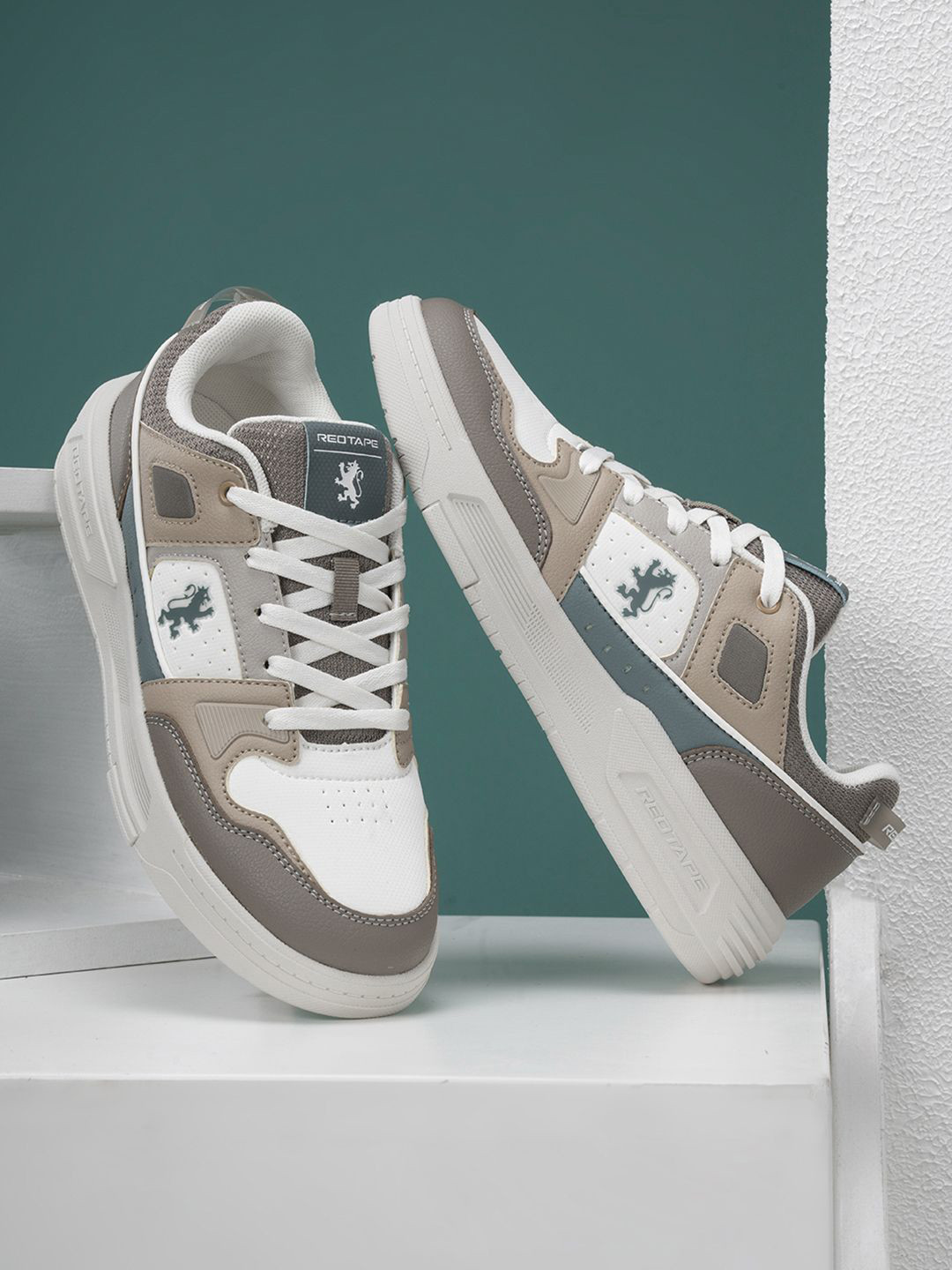 Red Tape RT Nimbus Men Round Toe Memory Foam Sneakers