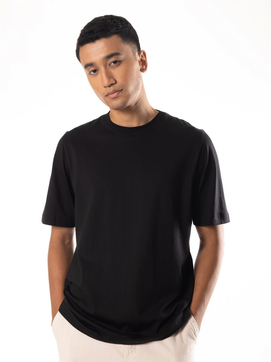 LOVE PANGOLIN Men Solid Black T-shirt