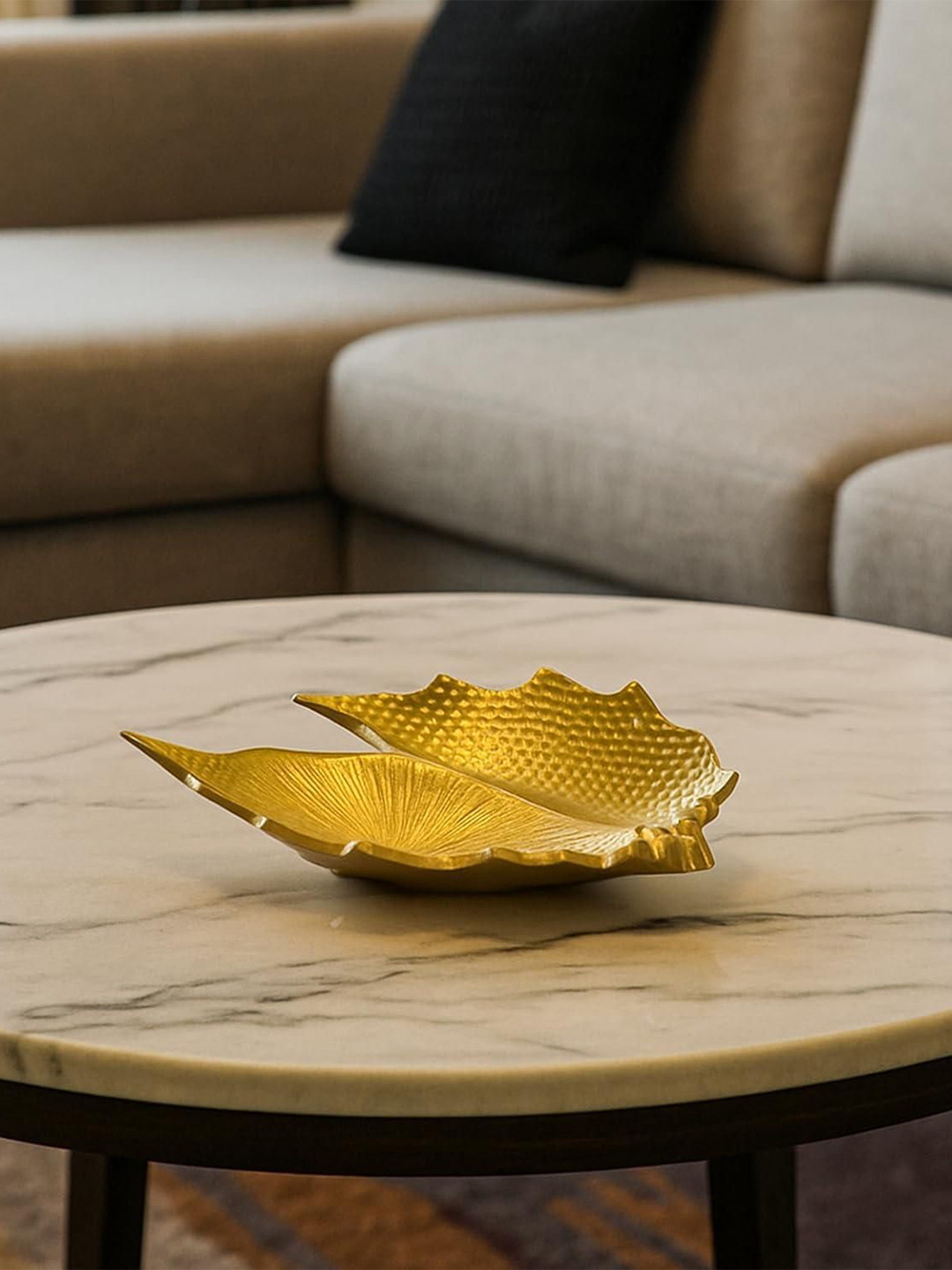 MARKET99 VON CASA Gold Toned Embossed Platter