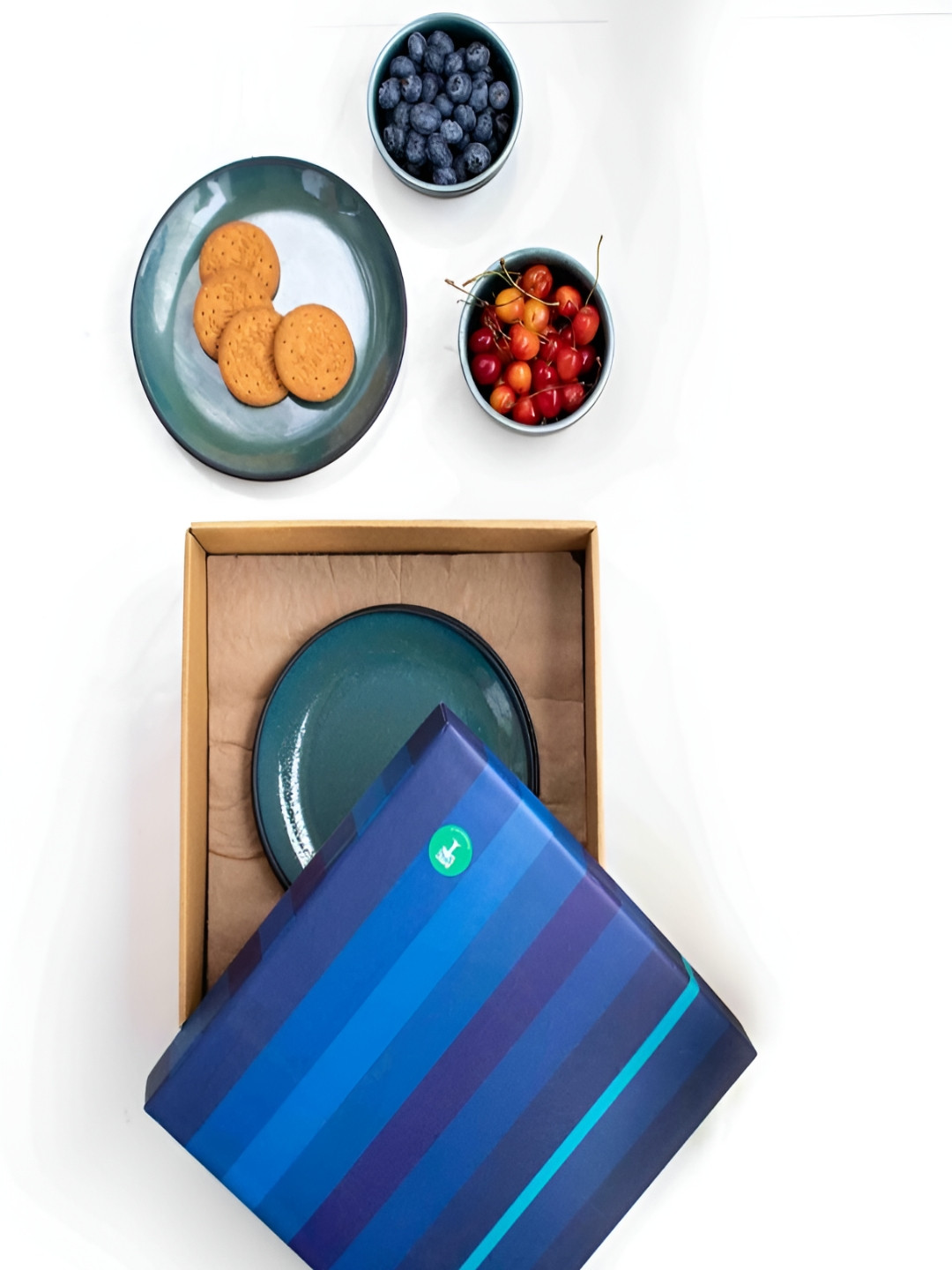 FREEDOM TREE Fields Green & Black Ceramic Side Plates & Bowls