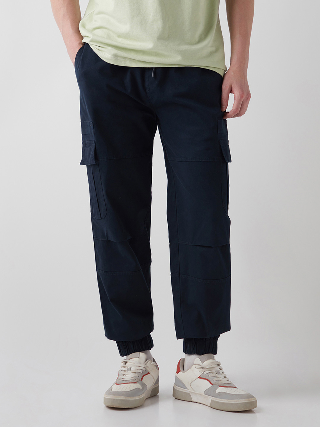 Bewakoof Men Mid Rise Oversized Cargo Jogger Pants