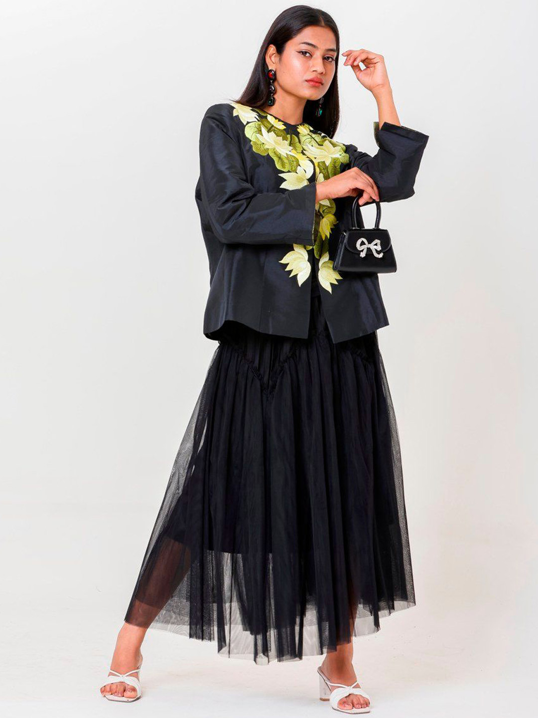 27 Drapes Woen Floral Mandarin Collar Silk Tailored Jacket with Embroidered