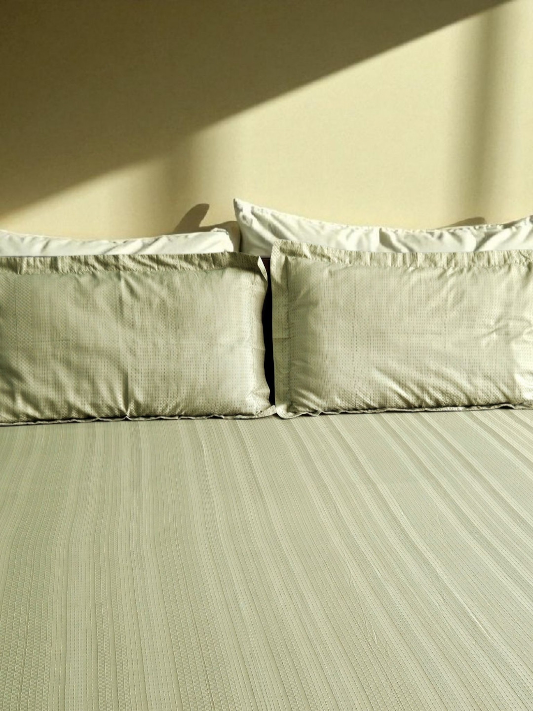 Feels Like Home Green Striped 220 TC Super King Bedsheet Set 2.74 m x 2.74 m