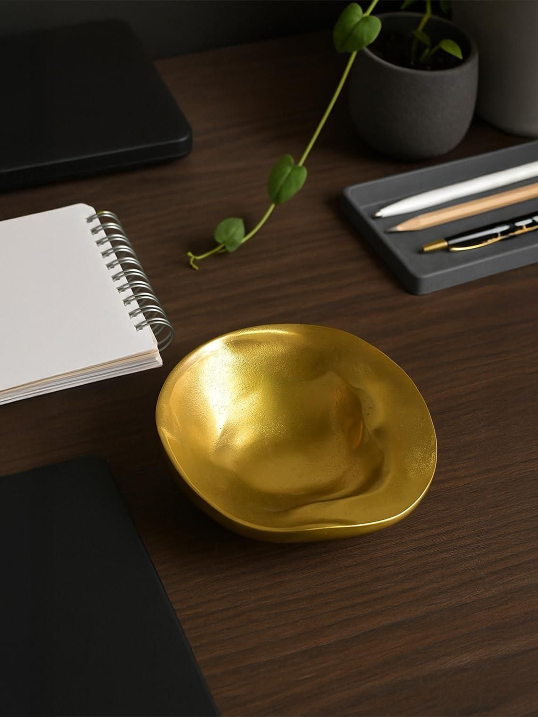 MARKET99 VON CASA Gold Toned Stone Decorative Bowl