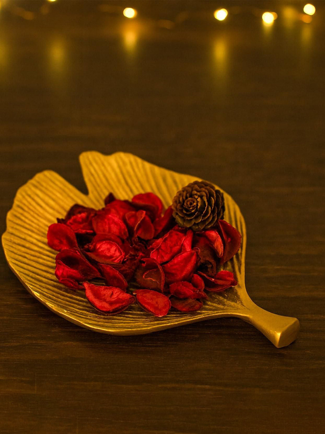 MARKET99 VON CASA Gold Toned Ribbed Decorative Platter Bowl