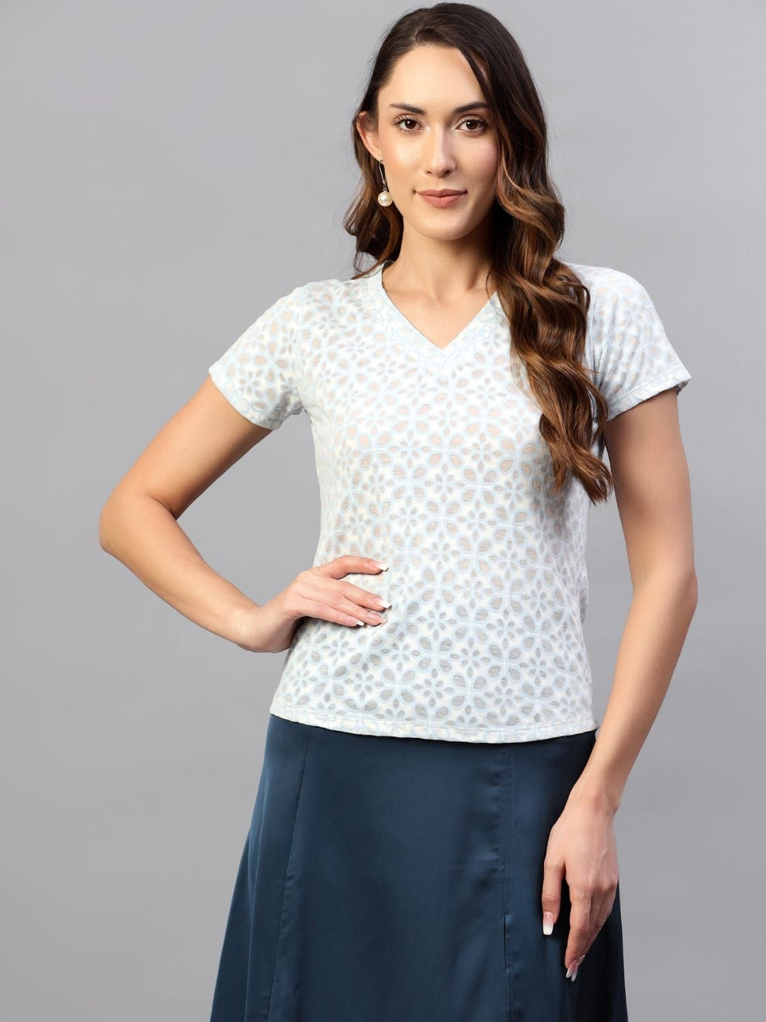 TRADSTER Geometric Print V-Neck Top