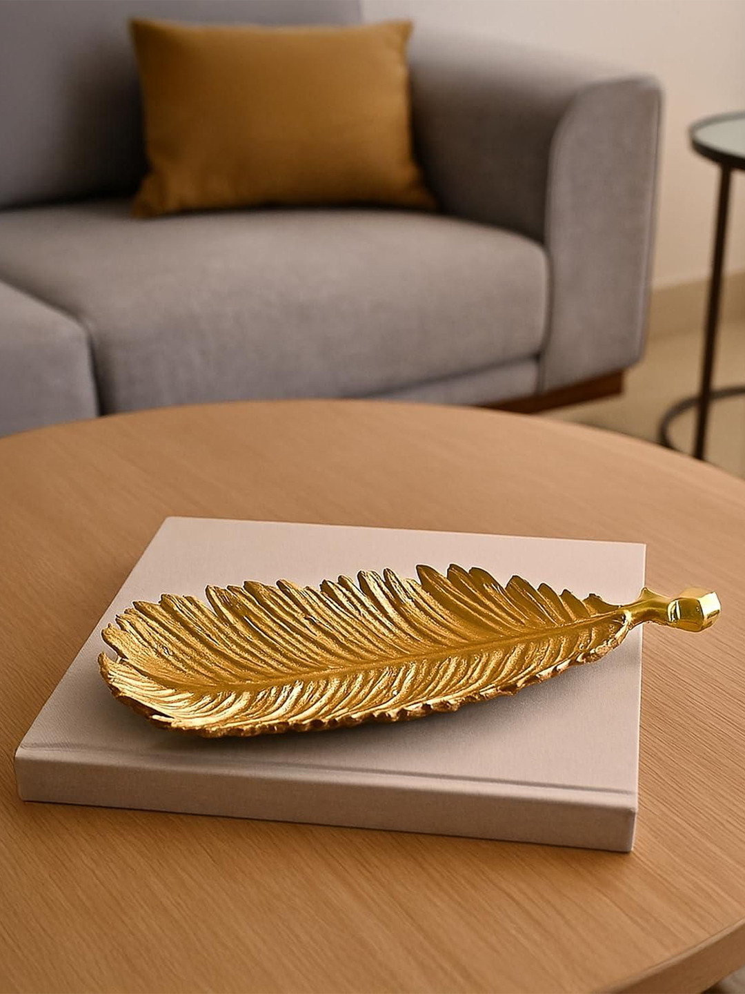 MARKET99 VON CASA Gold Toned Embossed Decorative Dish Tray