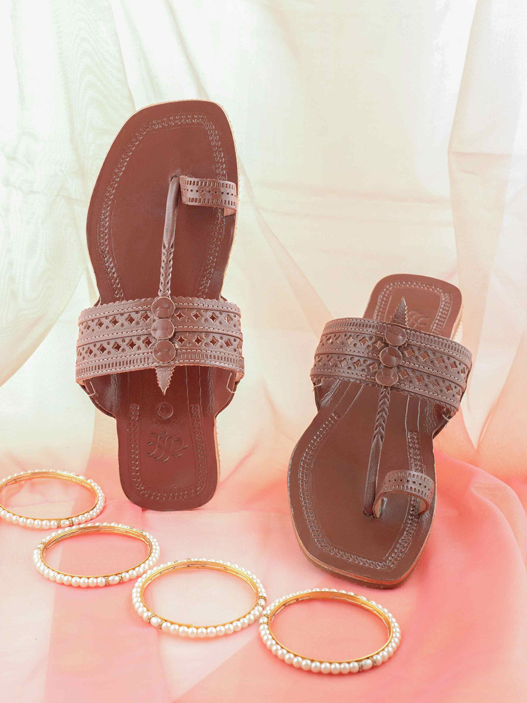 House of Pataudi Starburst Women Textured Leather One Toe Flats