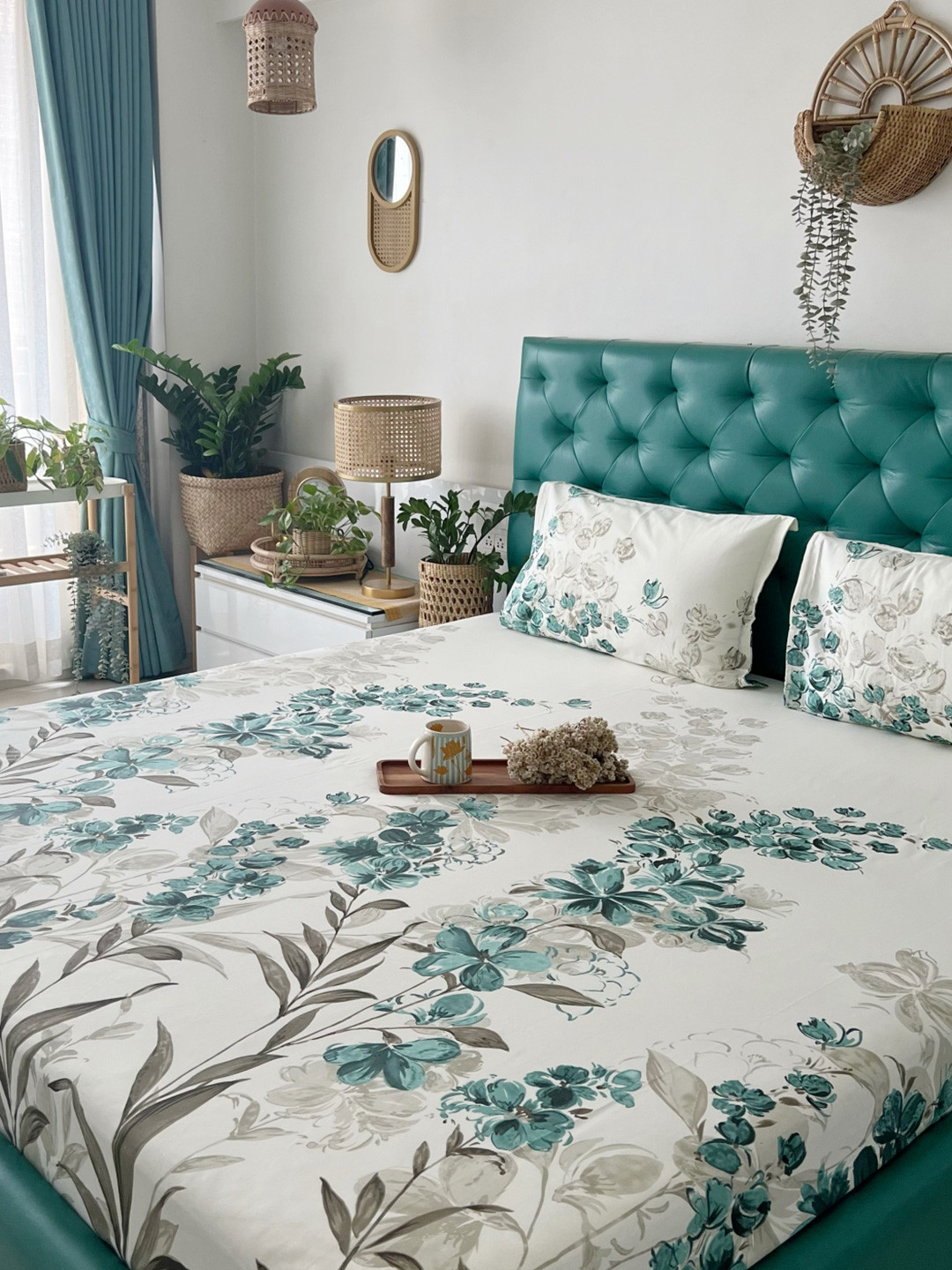 URBAN SPACE Serene Blue & White 200 TC Fitted Cotton King Bedsheet & 2 Pillow Covers