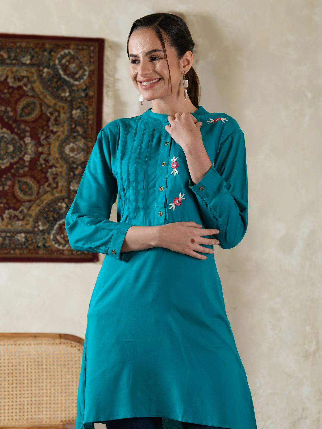 Saraj Women Mandarin Collar Embroidered Tunic