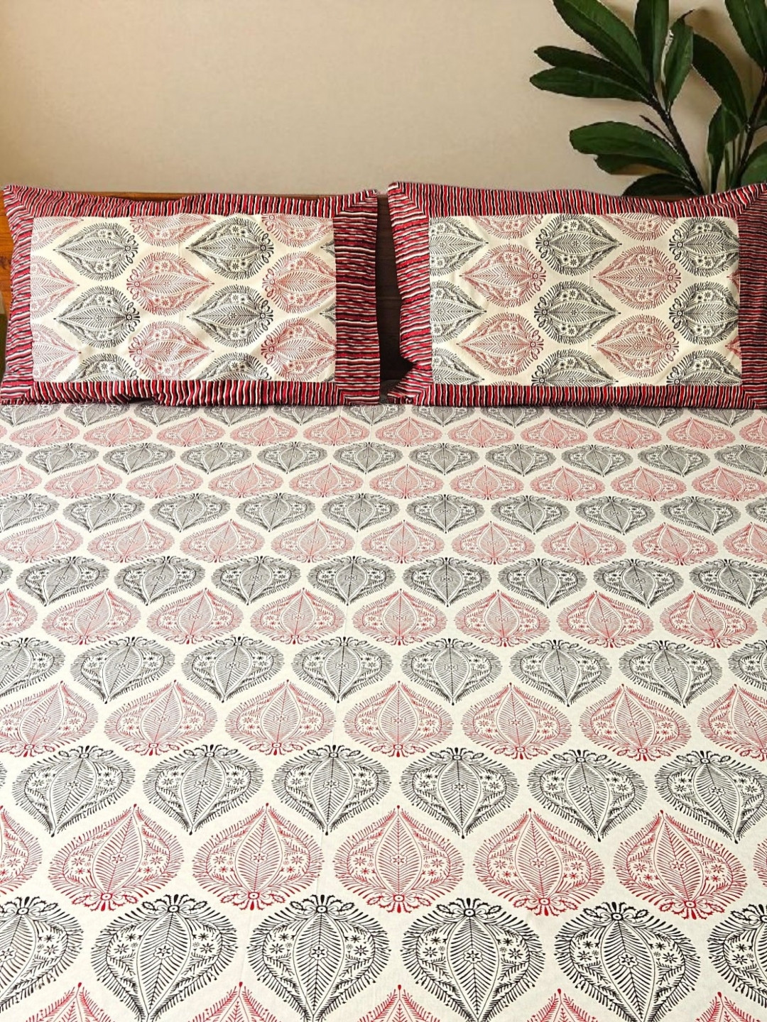 Feels Like Home Red & Cream-Ethnic Motifs Cotton 220 TC Bedsheet Set 2.73 m x 2.73 m