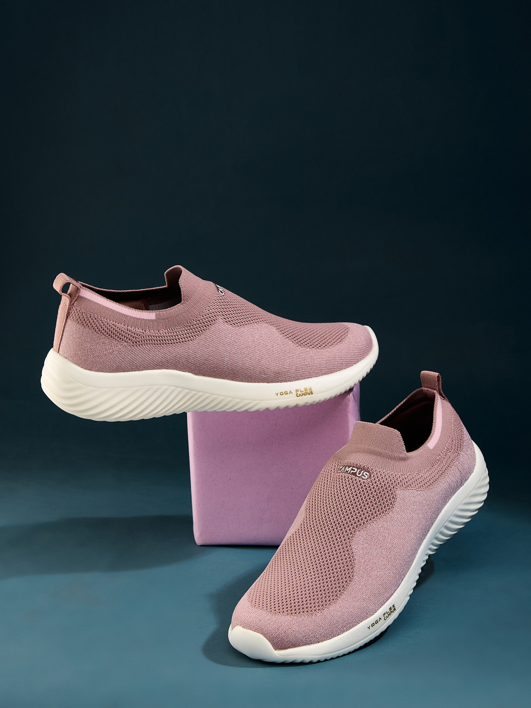 Campus CAMP CALLIE Women Slip-On Walking Shoe