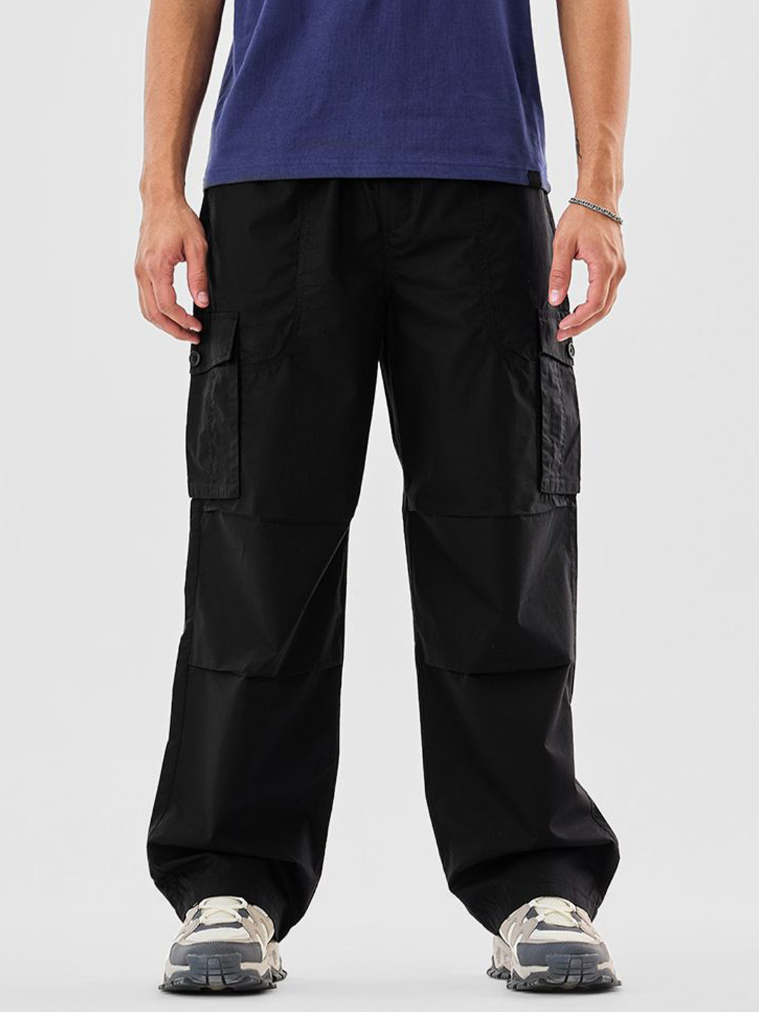Snitch Men Black Mid-Rise Loose Fit Cargo Pants