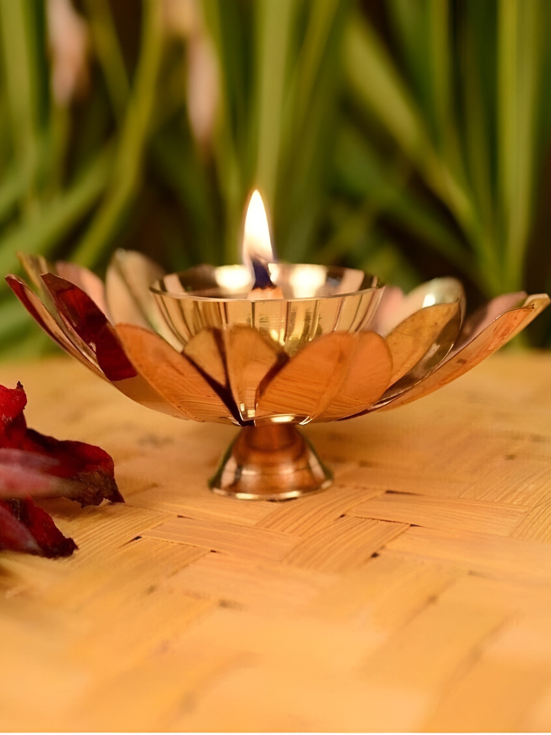 Heaven Decor Gold-Toned Kamal Ptta Akhand Diya With Fancy Gift Box