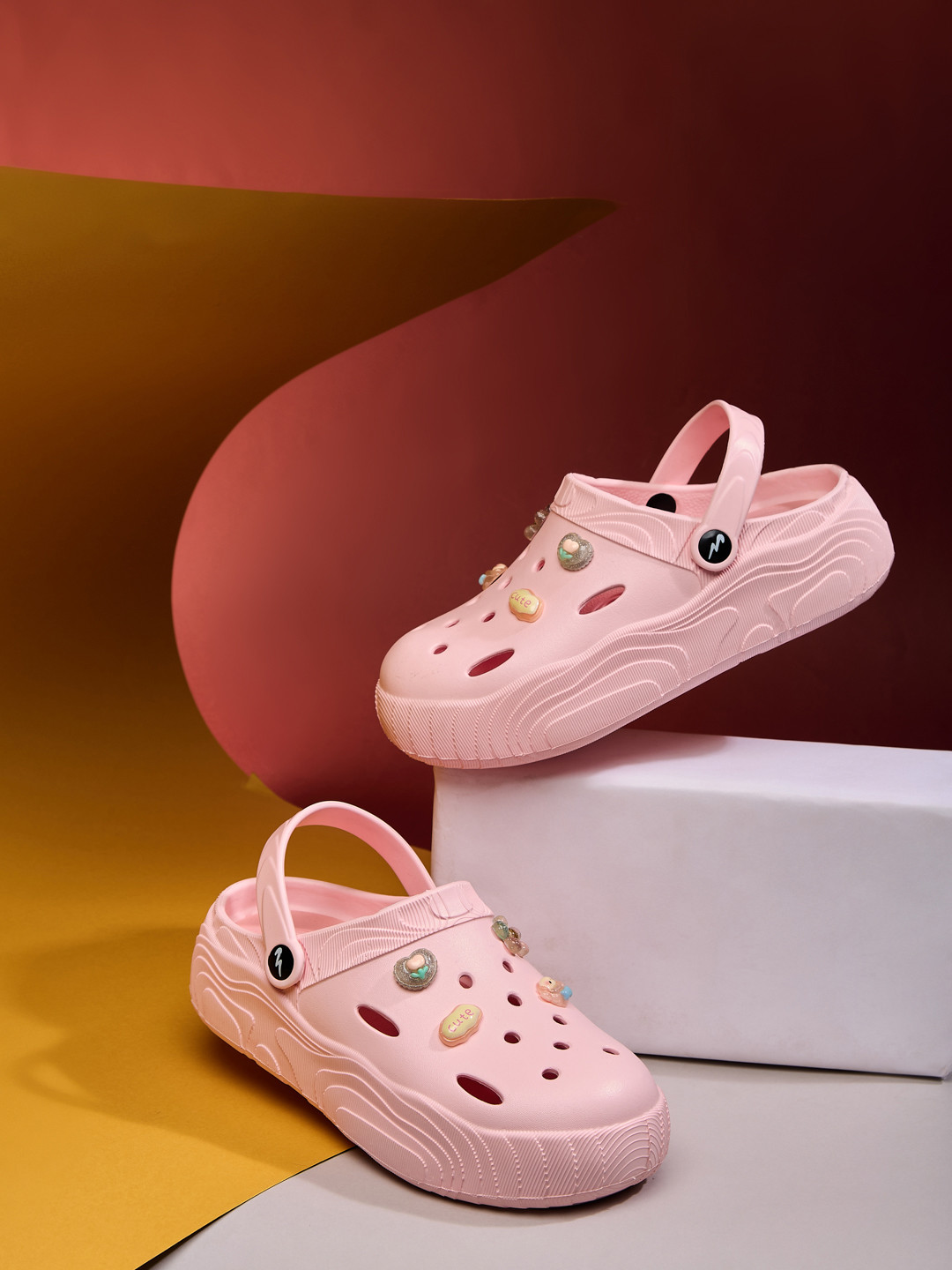 Campus Women GCW-7003 Self Design Clogs