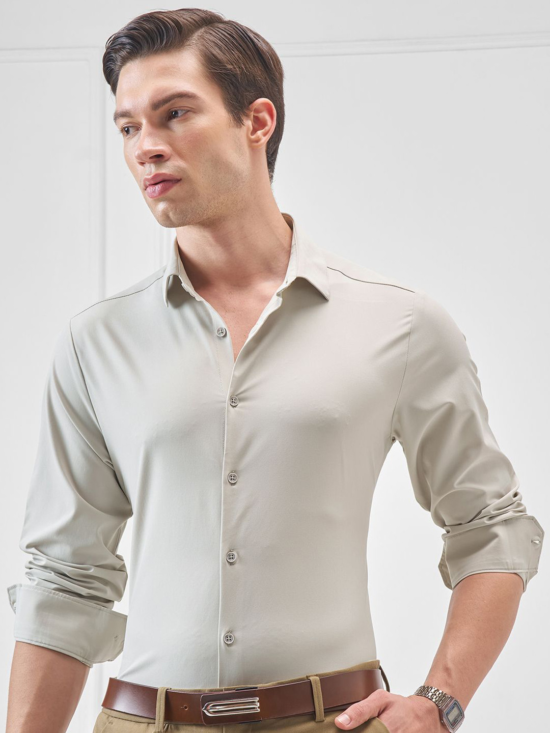 HIGHLANDER Men Slim Fit Solid Spread Collar Casual Shirt